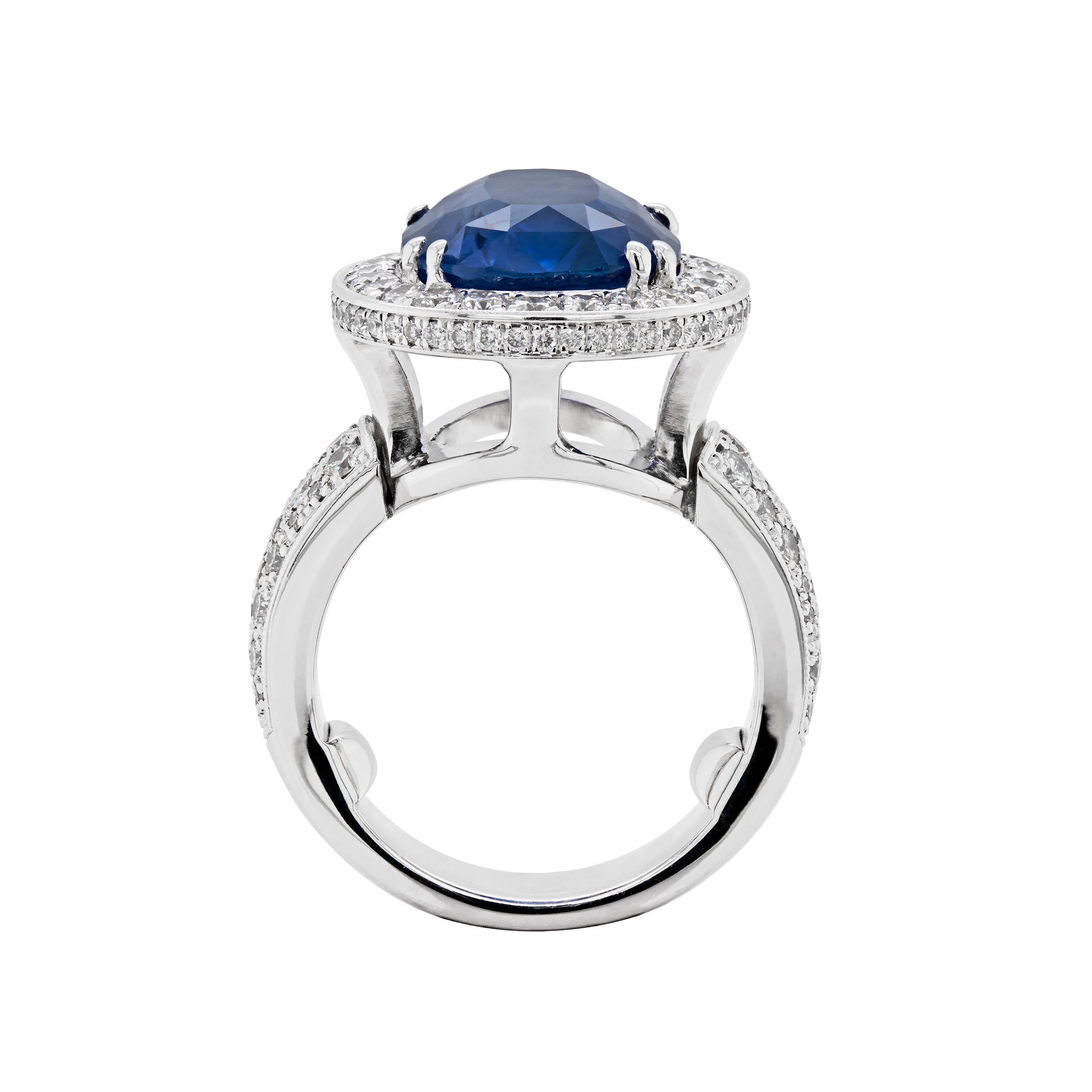 Oval Cut 12.59 Carat Natural Unheated Oval Blue Sapphire and Diamond 18 Carat Gold Ring For Sale