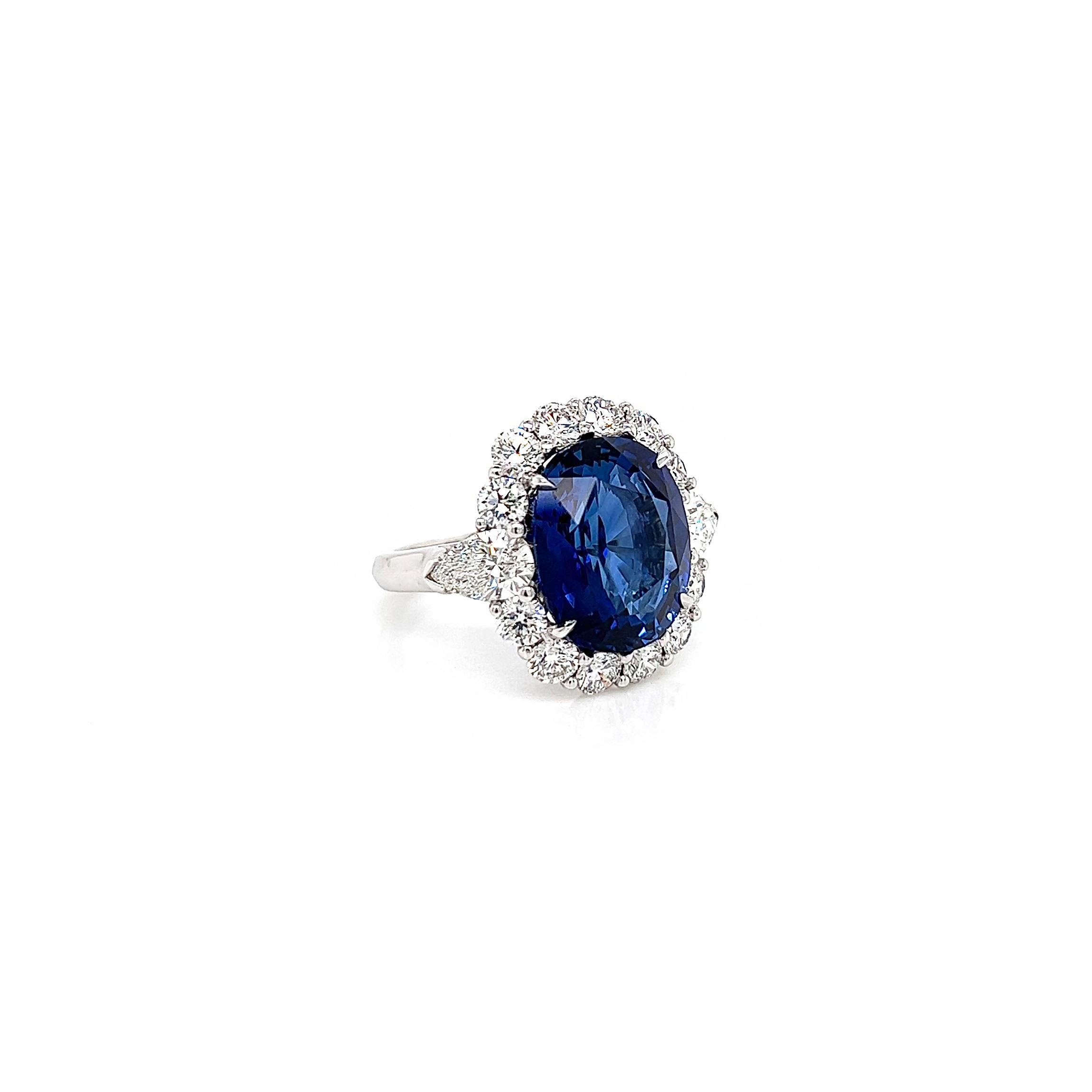 12,59 Quilates Totales Zafiro y Diamante Halo Anillo de Compromiso Femenino Estilo Vintage Corte cojín en venta
