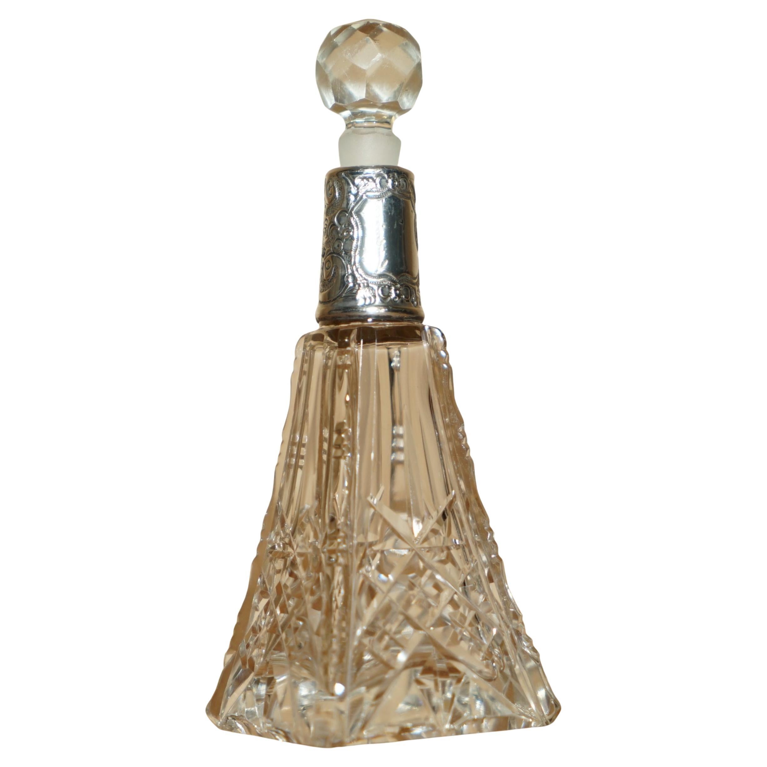 frasco de perfume antiguo de 1913 de 12,5 cm de altura, vidrio tallado, cristal esmerilado, plata