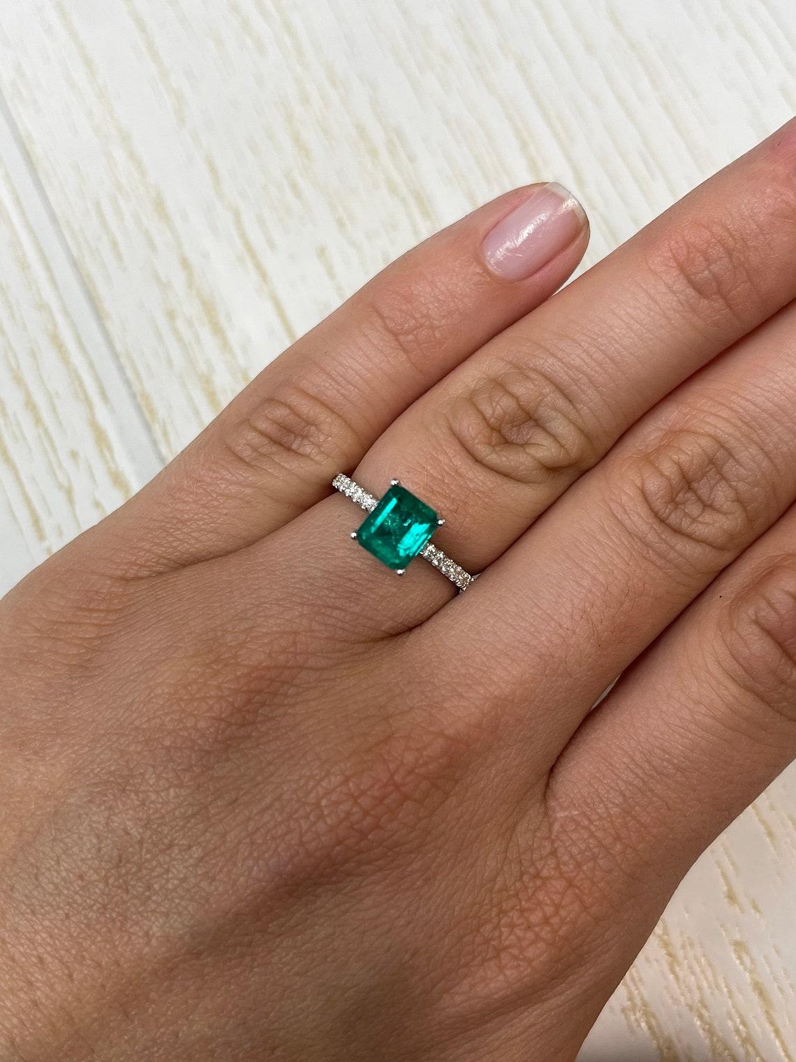 1.25ct AAA+ Muzo Green Emerald Cut Colombian Gem 7.5x6.5 Genuine Earth Mined en vente 1