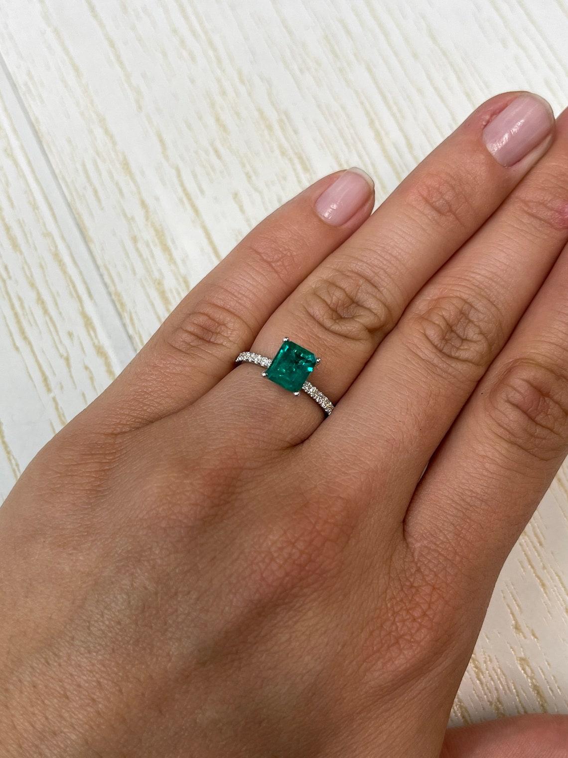 1.25ct AAA+ Muzo Green Emerald Cut Colombian Gem 7.5x6.5 Genuine Earth Mined en vente 2