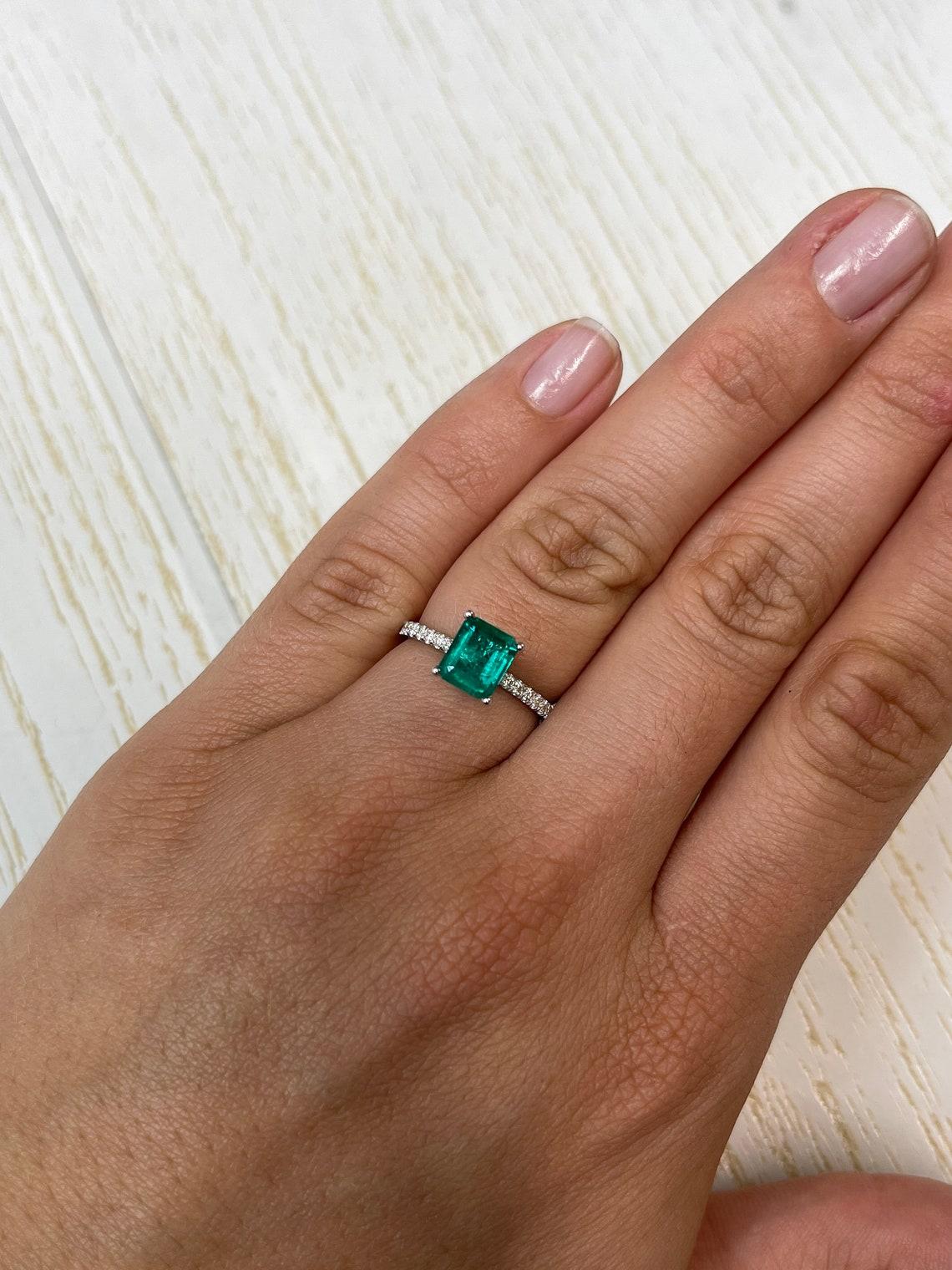 1.25ct AAA+ Muzo Green Emerald Cut Colombian Gem 7.5x6.5 Genuine Earth Mined en vente 3