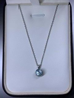 1.25ct Aquamarine pendant in 18ct white gold.