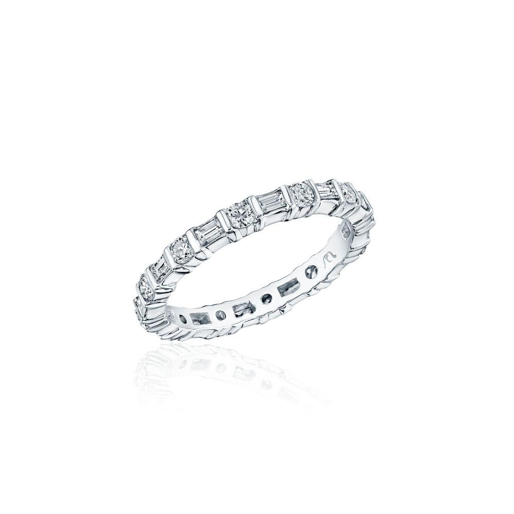 Modern 1.25ct Baguette & Round Diamond Bar Set Eternity Band in 18KT Gold For Sale
