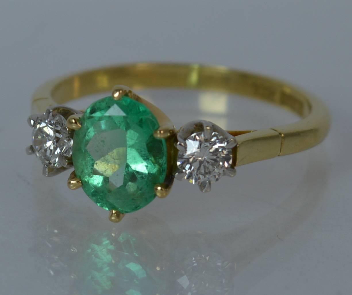 1.25 Carat Columbian Emerald and VS Diamond 18 Carat Gold Trilogy Ring 3