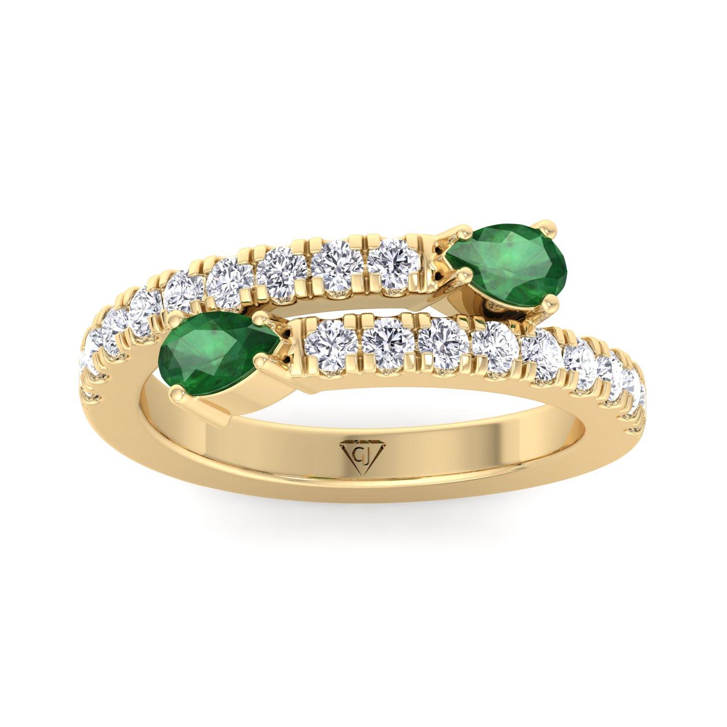 Taglio a goccia Anello impilabile con smeraldo e diamante da 1,25 in oro giallo 18 carati di Gem Jewelers Co. in vendita