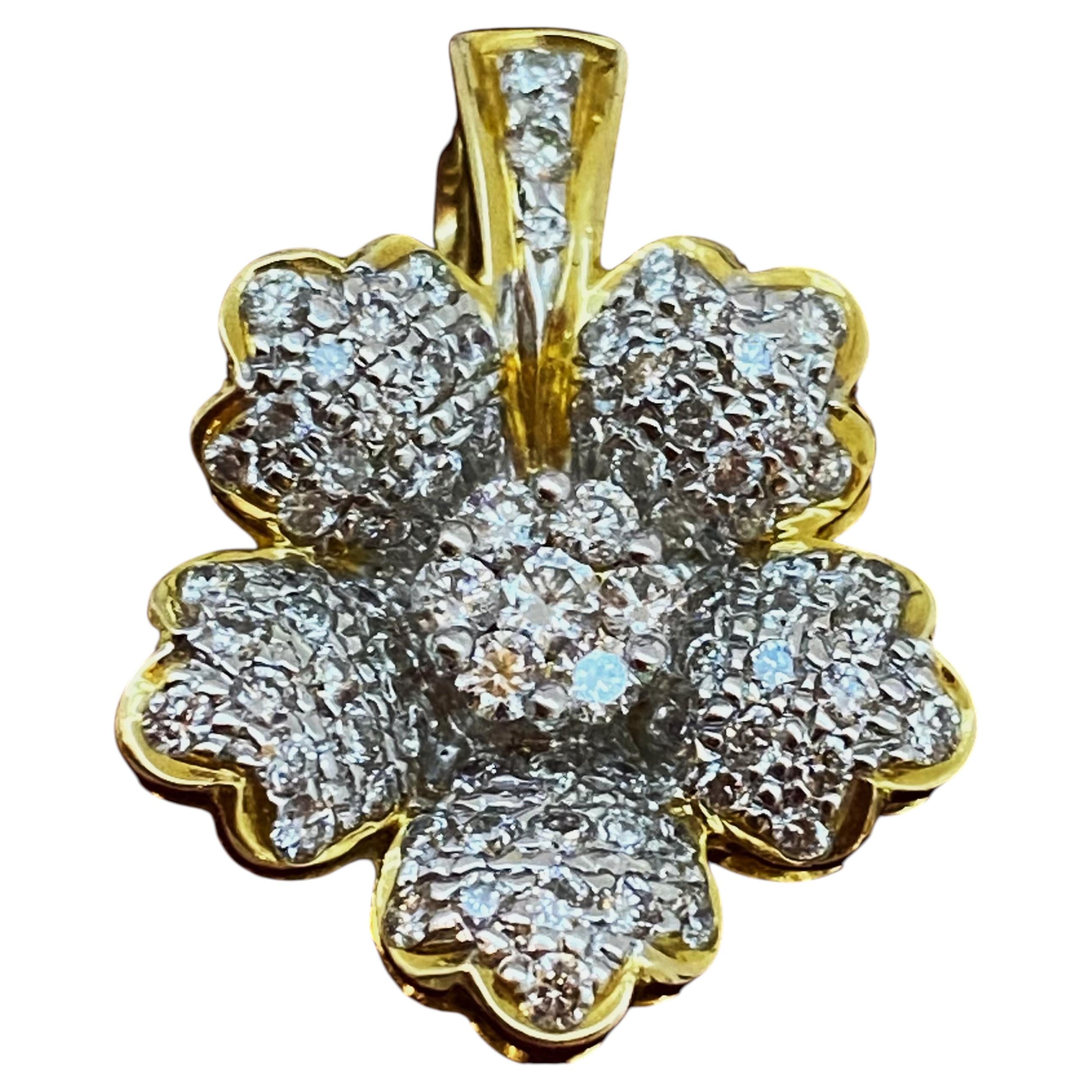 1,25ct Pave Set Cluster Diamond (x75) Flower Shaped Anhänger in massivem Gelbgold