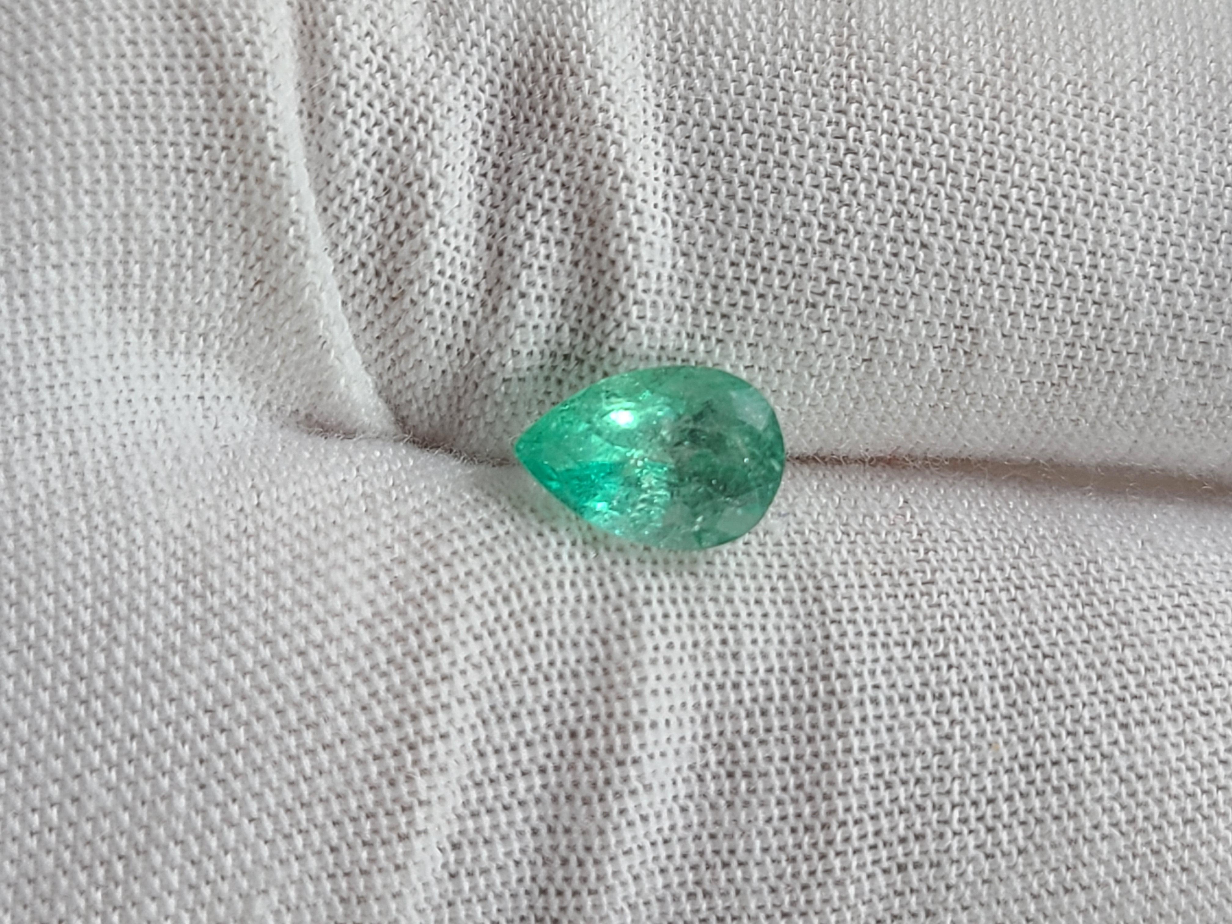 Women's or Men's 1.25 Carat Pear Shaped Columbian Emerald For Sale