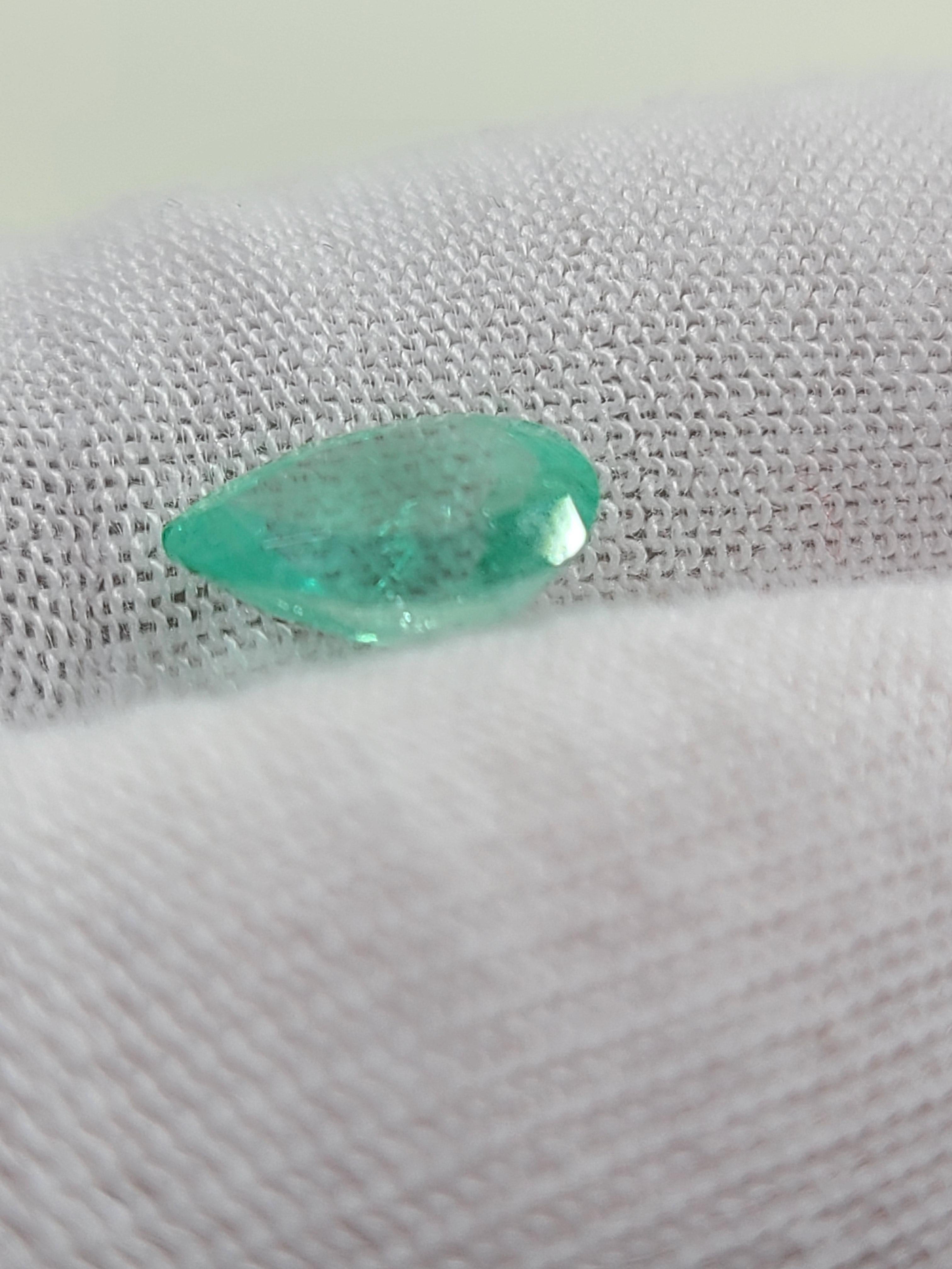 1.25 Carat Pear Shaped Columbian Emerald For Sale 1