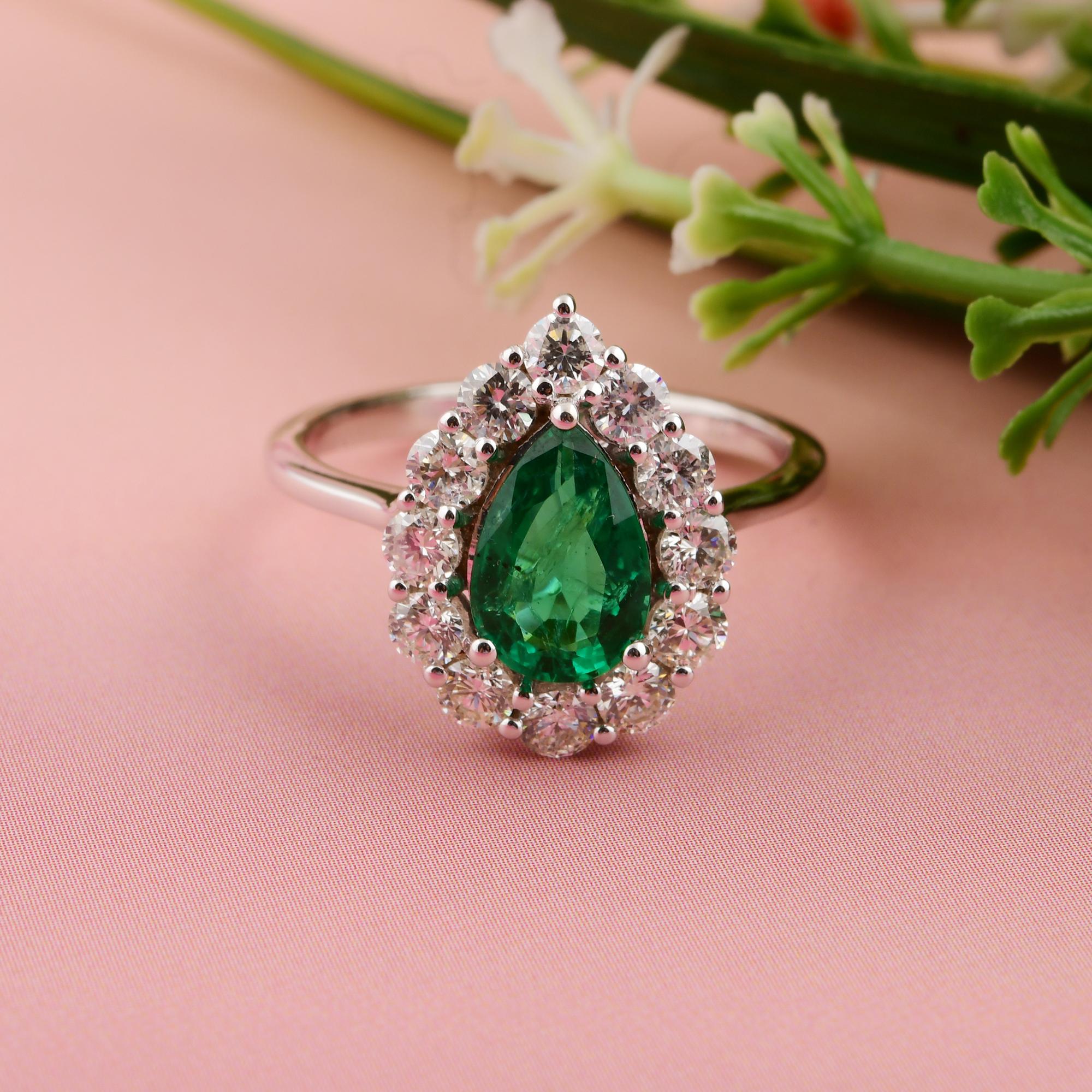 En vente :  1.25ct Zambian Emerald Birthstone Pear Ring SI/H Diamond Halo 18k White Gold 3