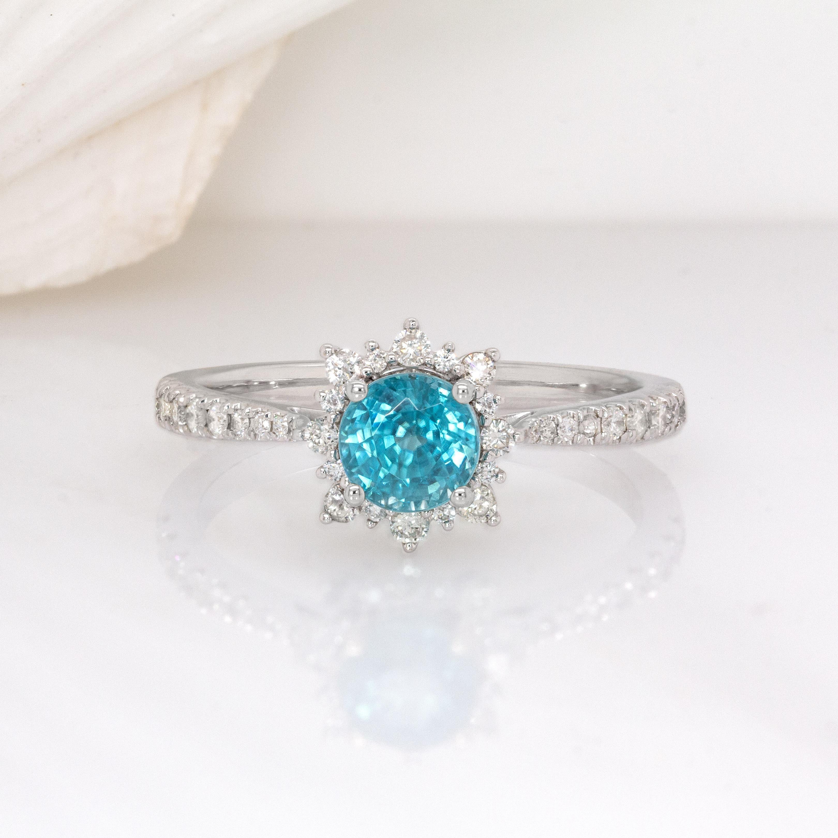 1,25cts Blauer Zirkon Ring W Natürliche Diamant Akzente : 14k Massiv Weißgold  5mm (Zeitgenössisch) im Angebot
