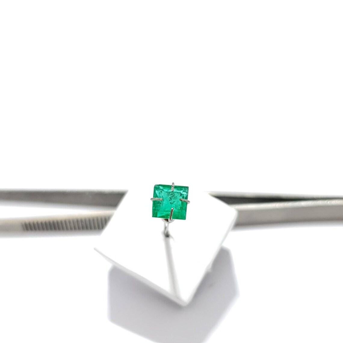 1,25cts Nature Emerald Square Shape 6mm Pietra CERTIFICATA.
Peso in carati: 1,25 carati.
Dimensioni: 6 mm
T1#AJSTT,CJSTTMPPE29