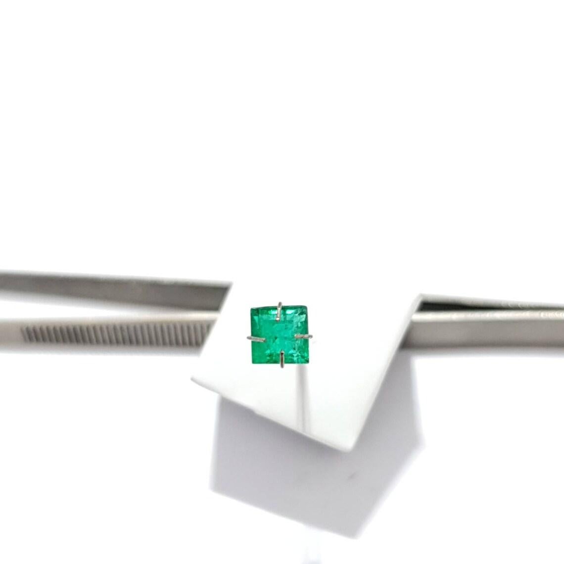 Rétro 1,25cts Nature Emerald Square Shape 6mm Pietra CERTIFICATA. in vendita