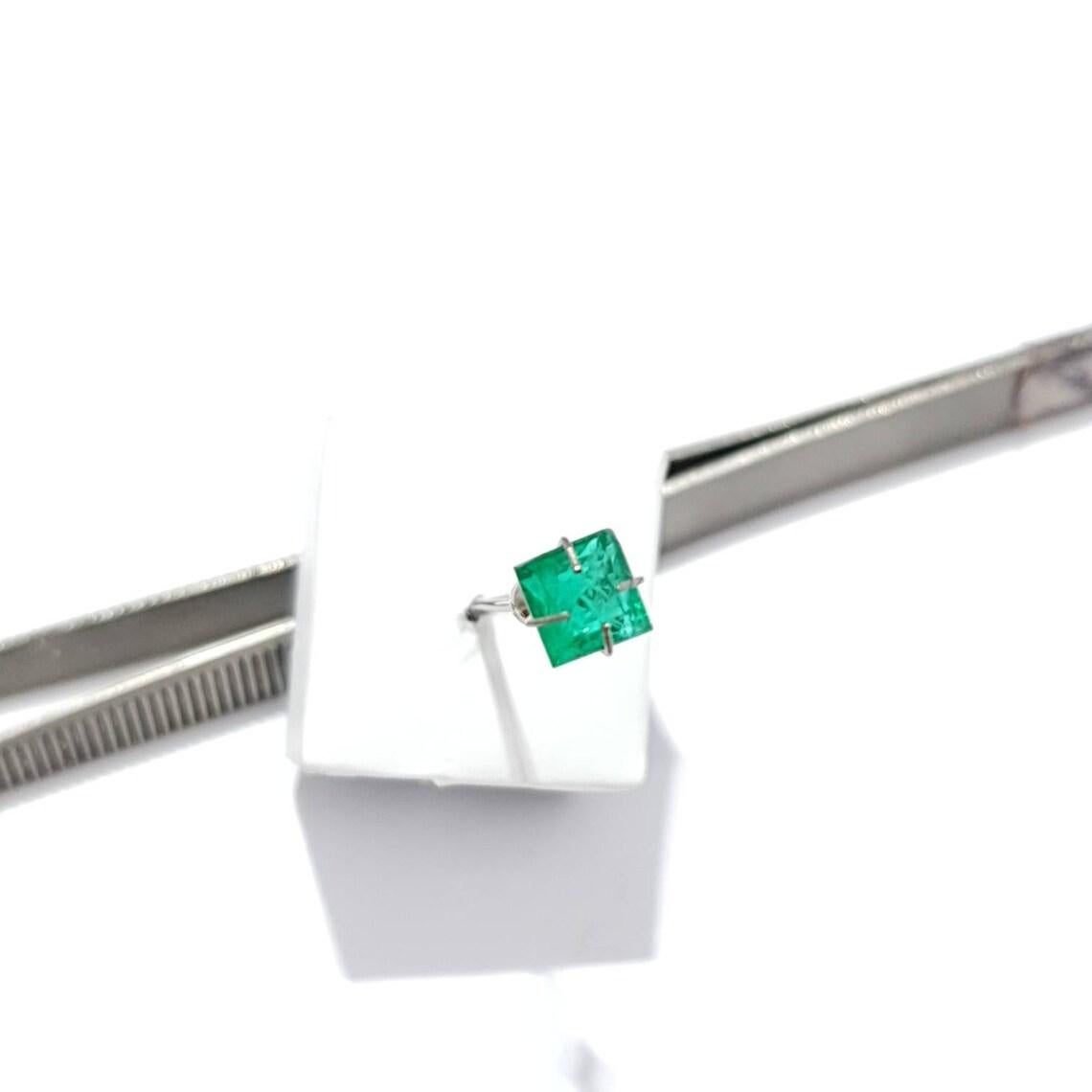 Quadrato 1,25cts Nature Emerald Square Shape 6mm Pietra CERTIFICATA. in vendita
