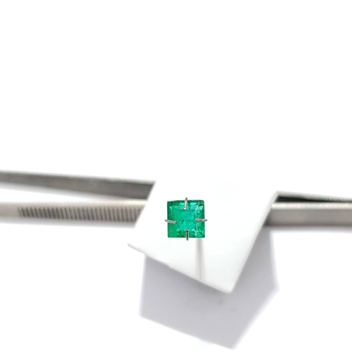 1,25cts Nature Emerald Square Shape 6mm Pietra CERTIFICATA. In condizioni Nuovo in vendita a Chicago, IL