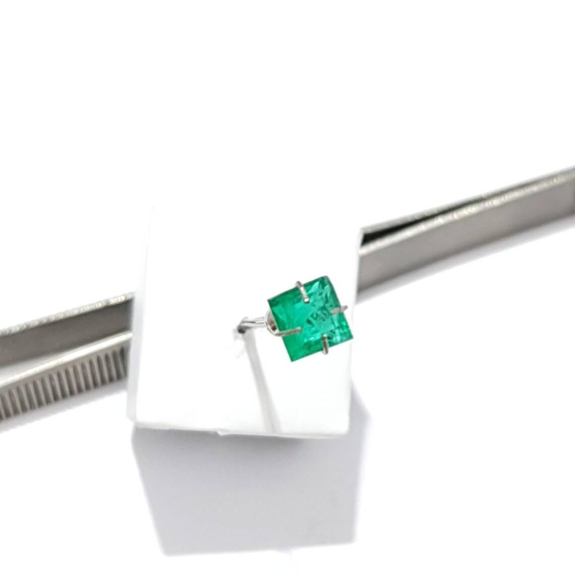 da uomo o donna 1,25cts Nature Emerald Square Shape 6mm Pietra CERTIFICATA. in vendita