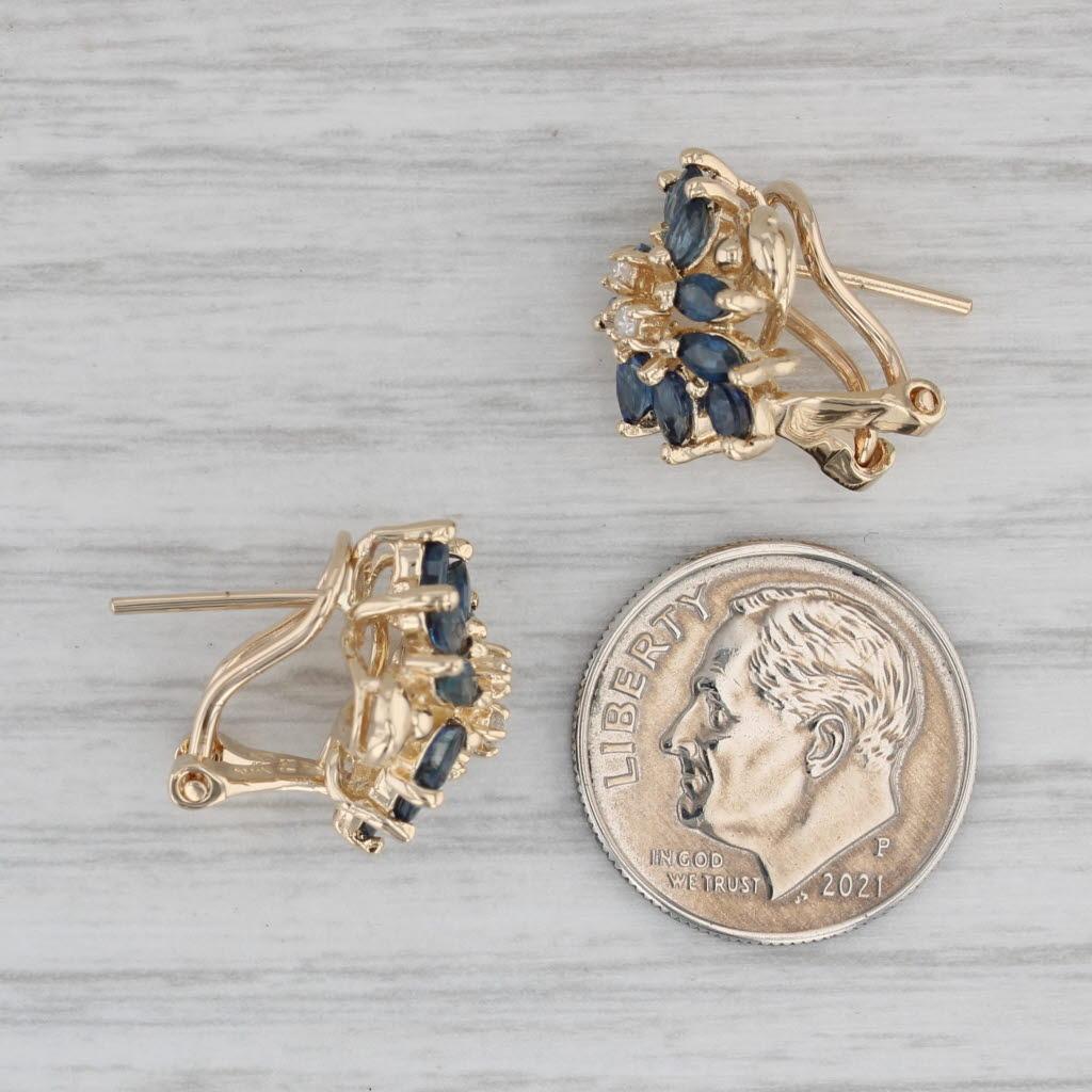 1,25ctw Blauer Saphir Diamant-Blumen-Ohrstecker 14k Gelbgold Omega-Rücken im Zustand „Gut“ in McLeansville, NC