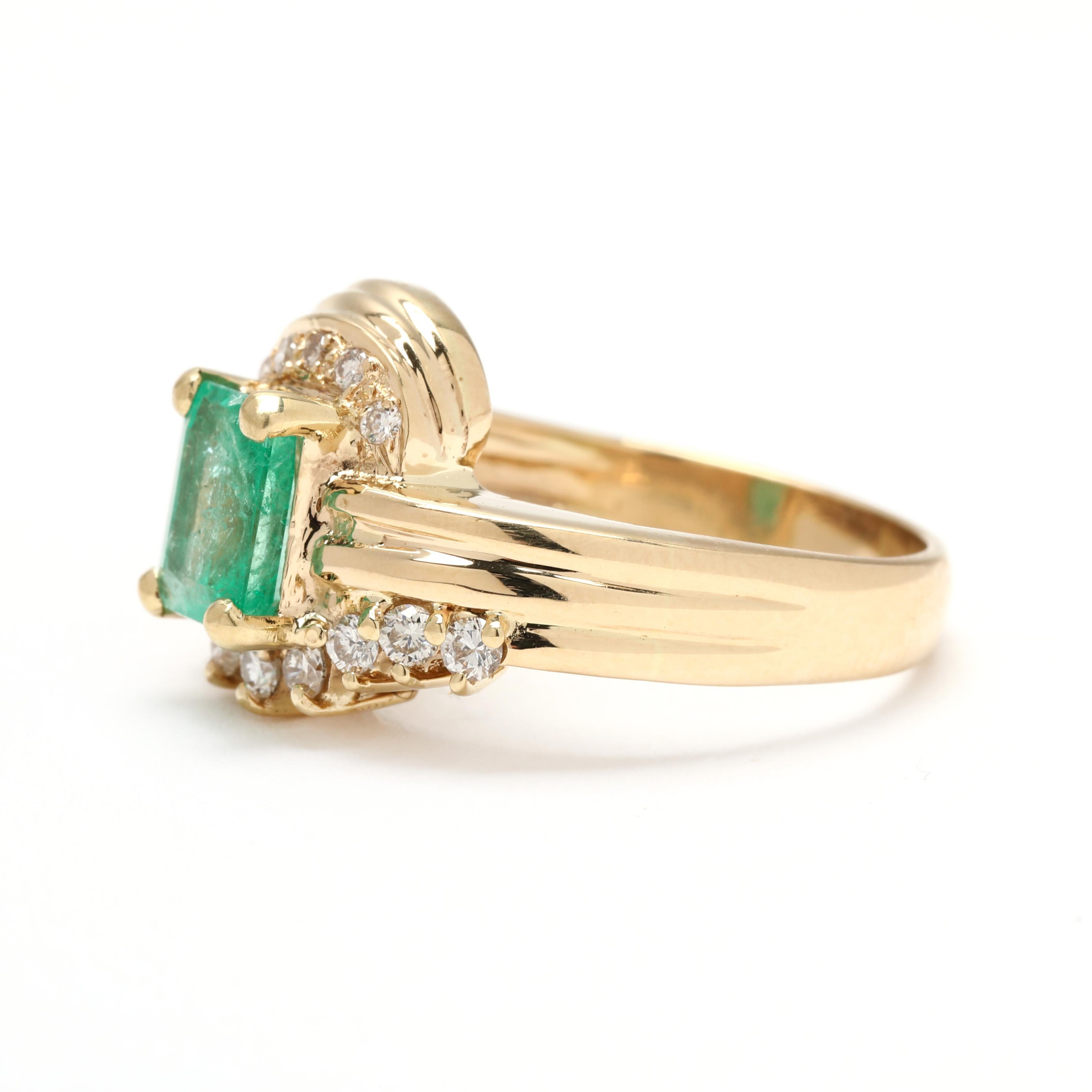 Bague grappe d'émeraudes et de diamants 1,25 carat, or jaune 18 carats, taille de bague 6 Bon état - En vente à McLeansville, NC