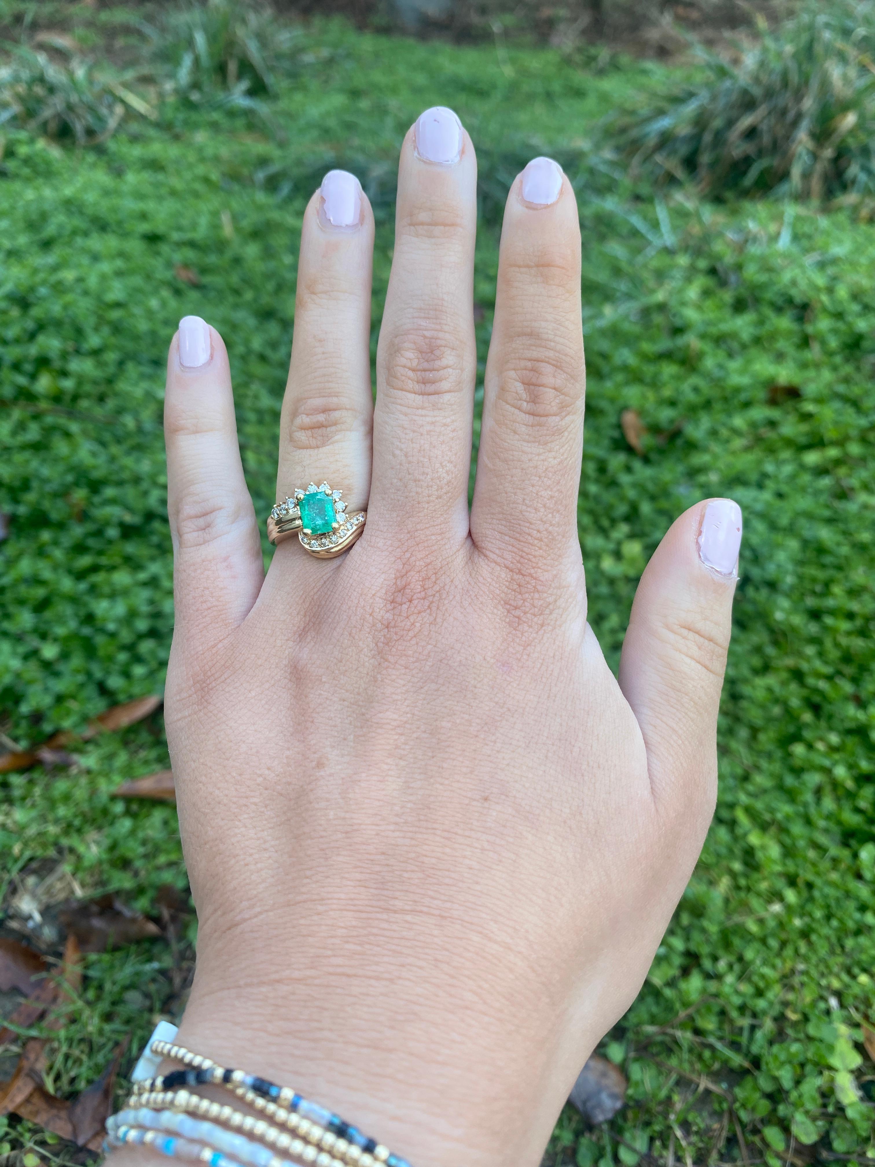 Bague grappe d'émeraudes et de diamants 1,25 carat, or jaune 18 carats, taille de bague 6 en vente 1