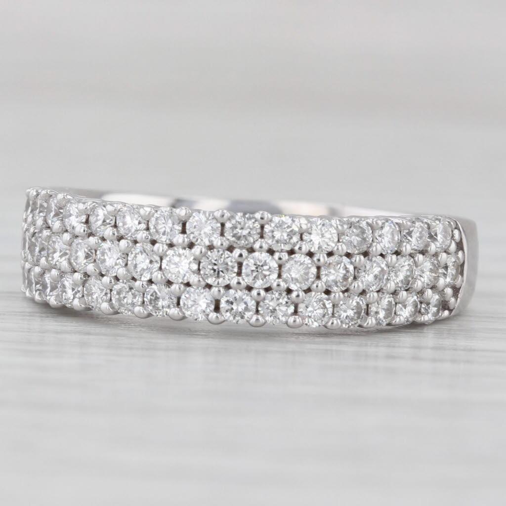 Anello con diamanti 1.25ctw Pave in oro bianco 14k Misura 8.5 Fascia per anniversario di matrimonio in vendita 1