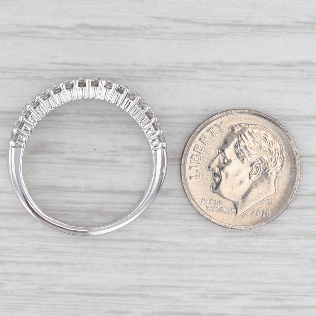 Anello con diamanti 1.25ctw Pave in oro bianco 14k Misura 8.5 Fascia per anniversario di matrimonio in vendita 2