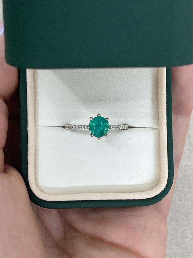 Women's 1.25tcw 14K Bluish Green Emerald & Diamond Ring - 8-Prong Solitaire 585 Gold For Sale