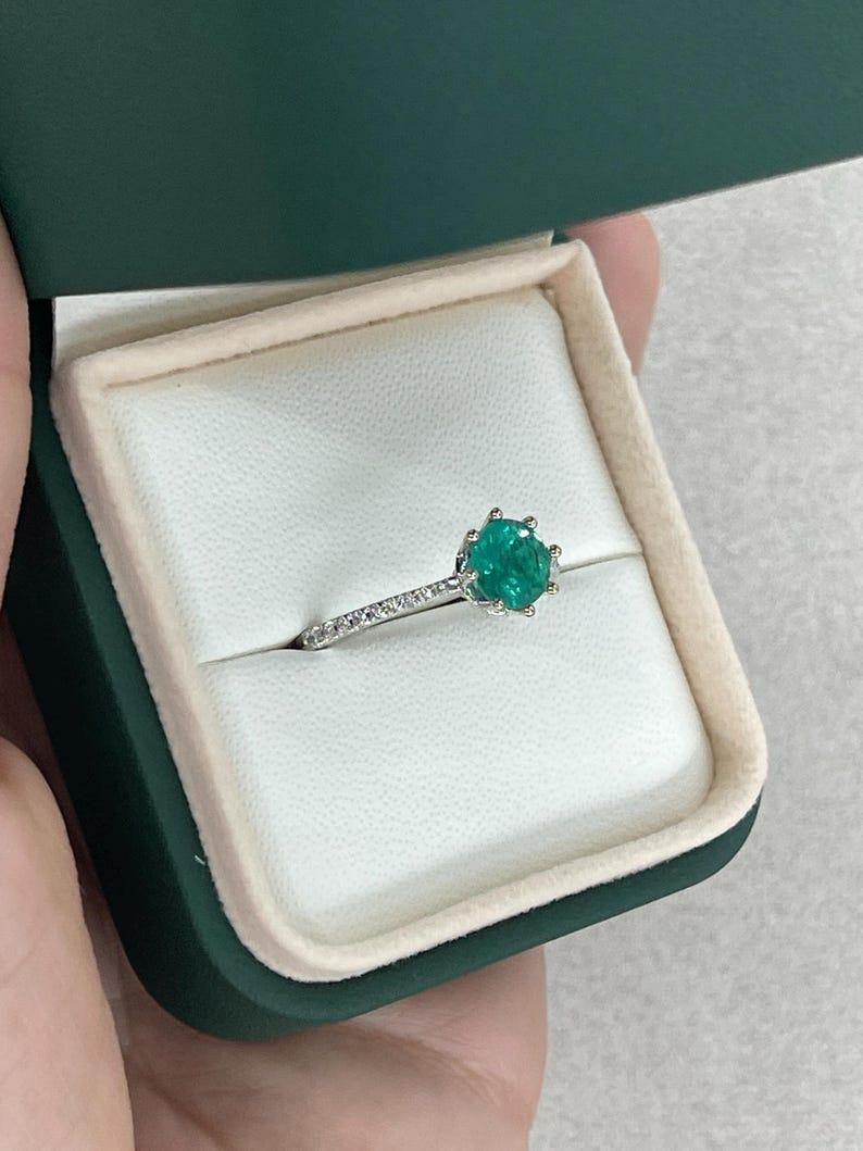 1.25tcw 14K Bluish Green Emerald & Diamond Ring - 8-Prong Solitaire 585 Gold For Sale 1