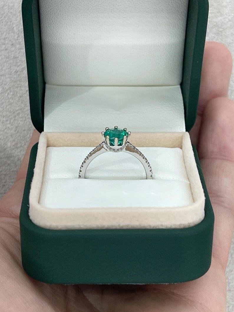 1.25tcw 14K Bluish Green Emerald & Diamond Ring - 8-Prong Solitaire 585 Gold For Sale 3