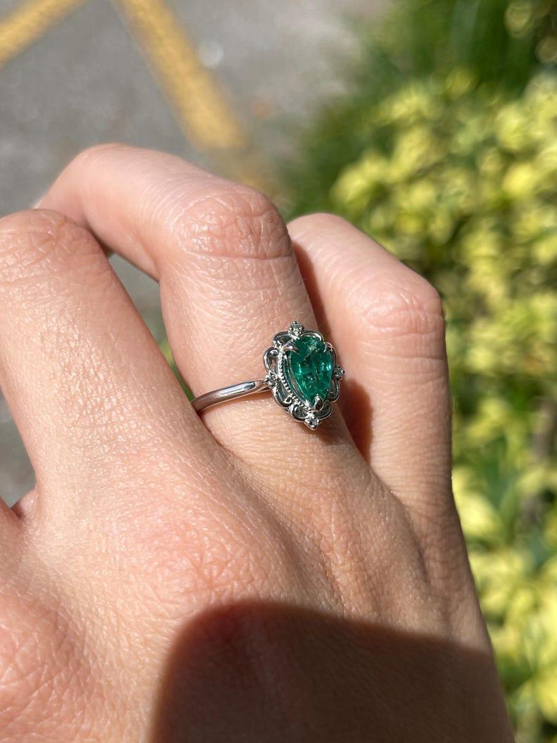 1.25tcw Platinum Pear Cut Emerald & Diamond Ring - Rich Green Floral Setting 950 In New Condition For Sale In Jupiter, FL