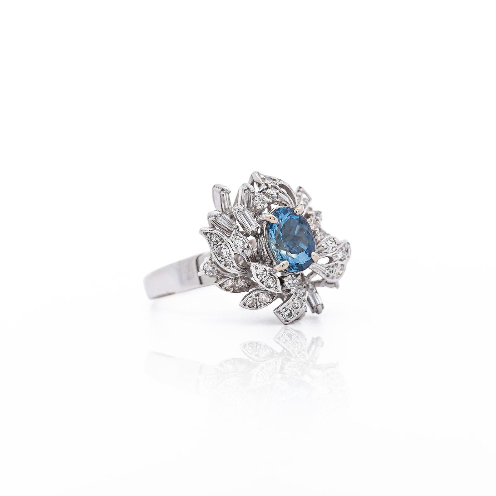Moderne Bague florale en or jaune 18 carats avec aigue-marine et diamant de 1,26 carat en vente