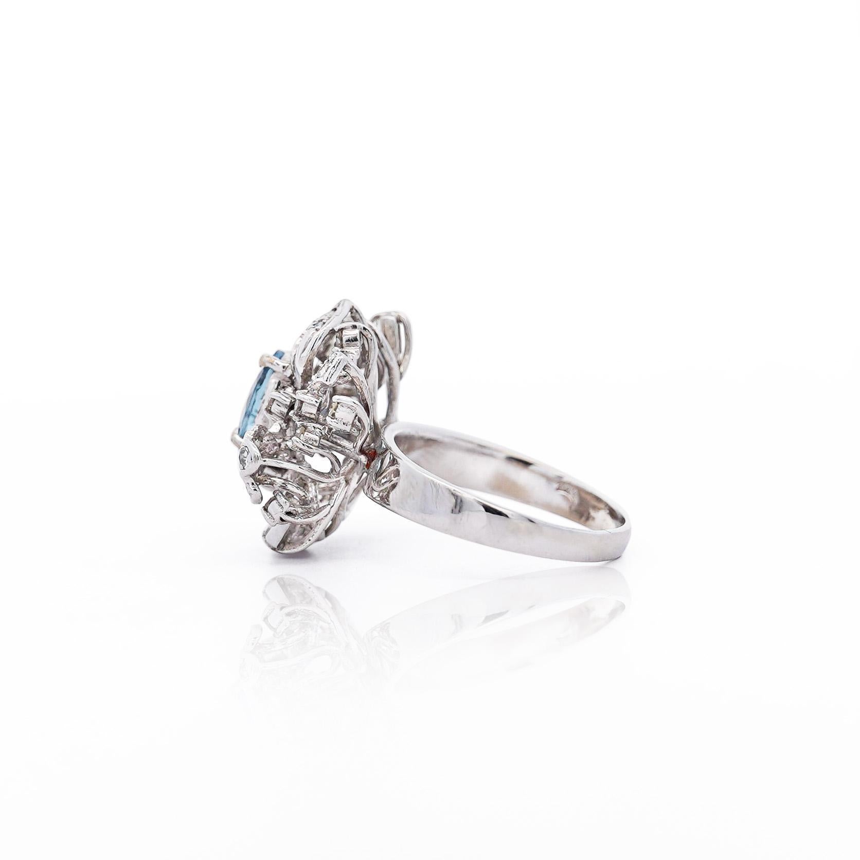 Bague florale en or jaune 18 carats avec aigue-marine et diamant de 1,26 carat Bon état - En vente à Miami, FL