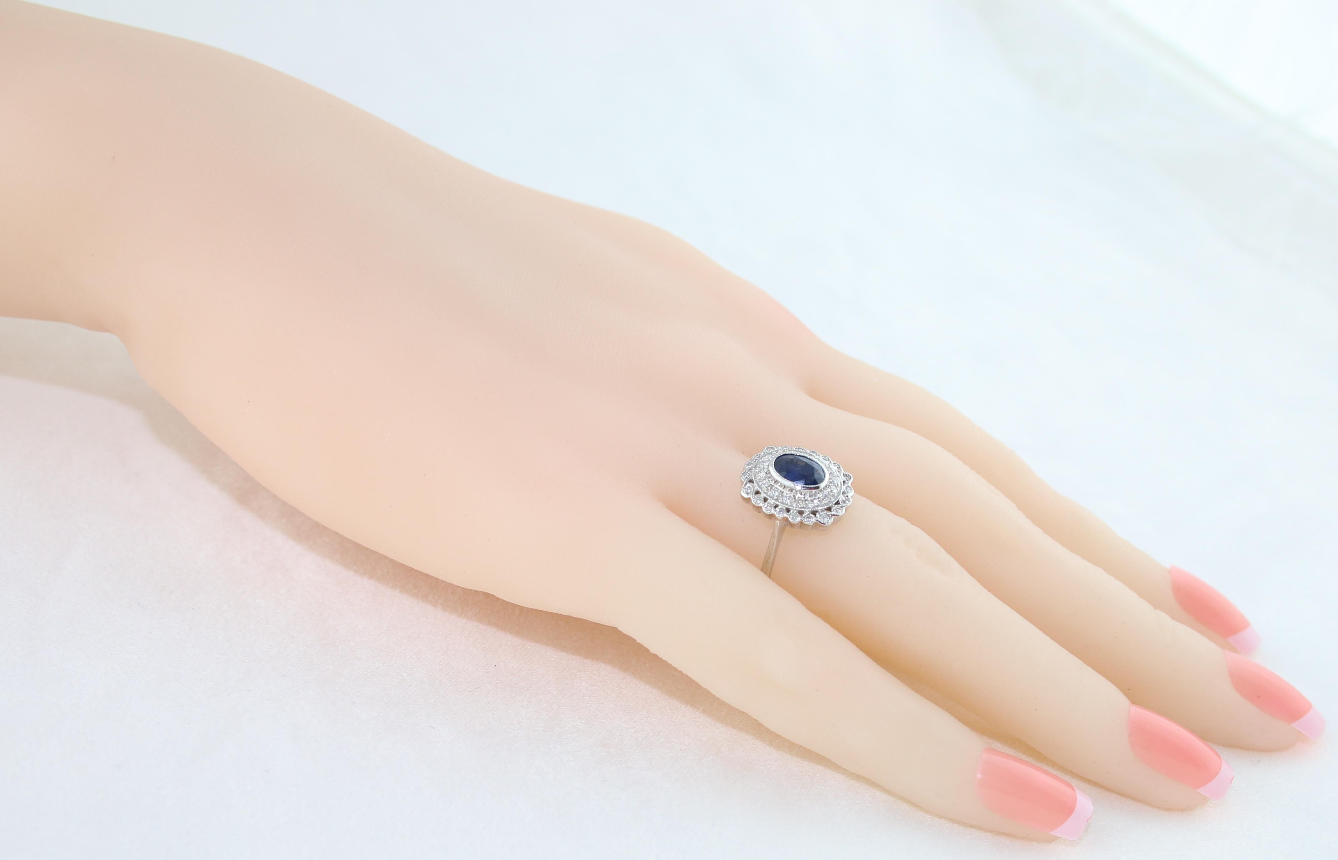 Round Cut 1.26 Carat Blue Sapphire Diamond Gold Ring For Sale