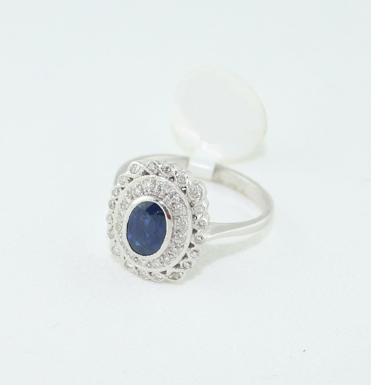 1.26 Carat Blue Sapphire Diamond Gold Ring For Sale 2
