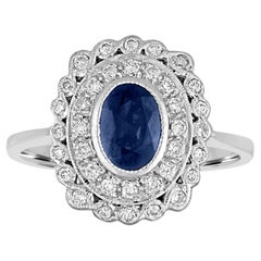 Bague en or avec saphir bleu de 1,26 carat et diamants