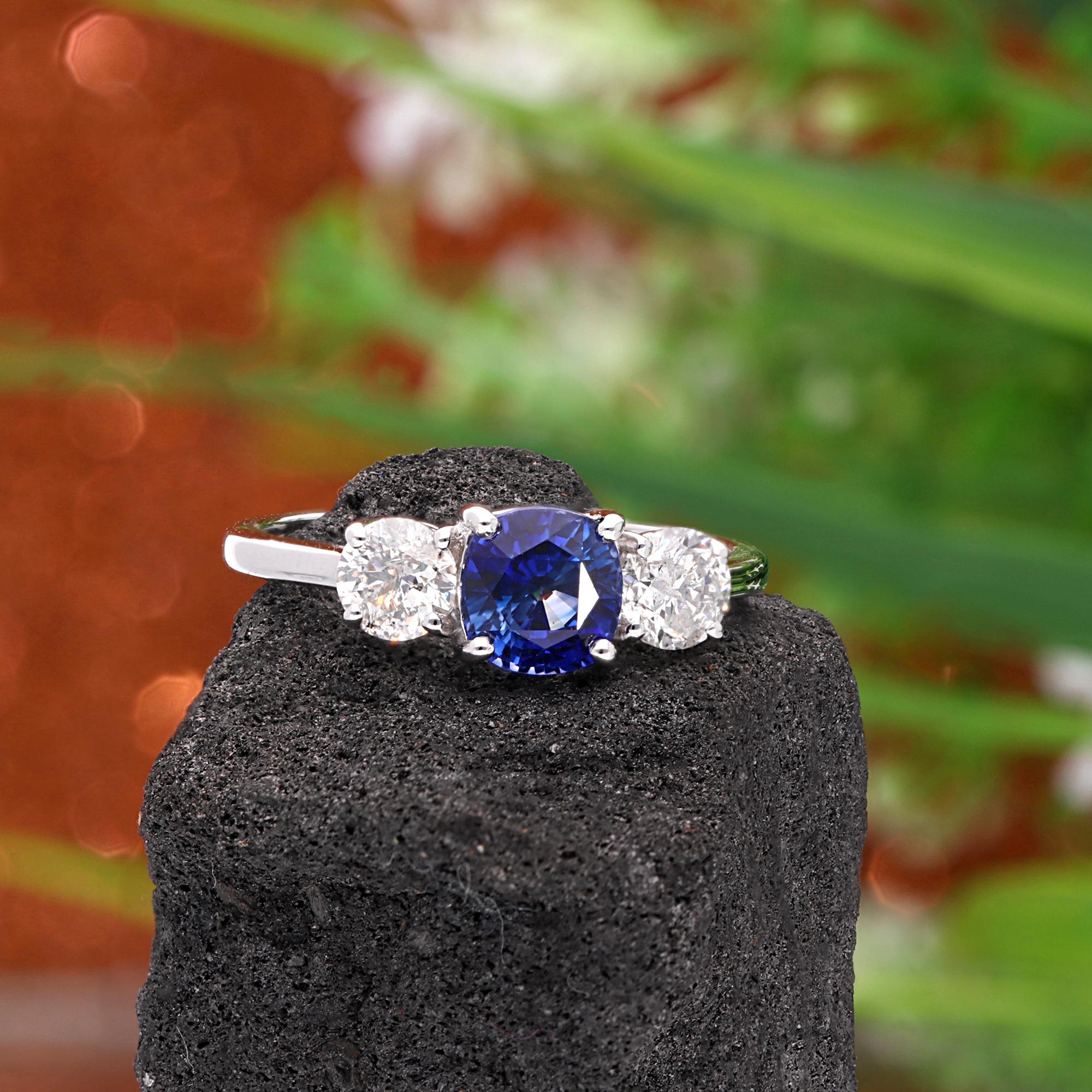 Modern 1.26 Carat Blue Sapphire Promise Ring 0.75 Ct SI/H Diamond 18 Karat White Gold For Sale