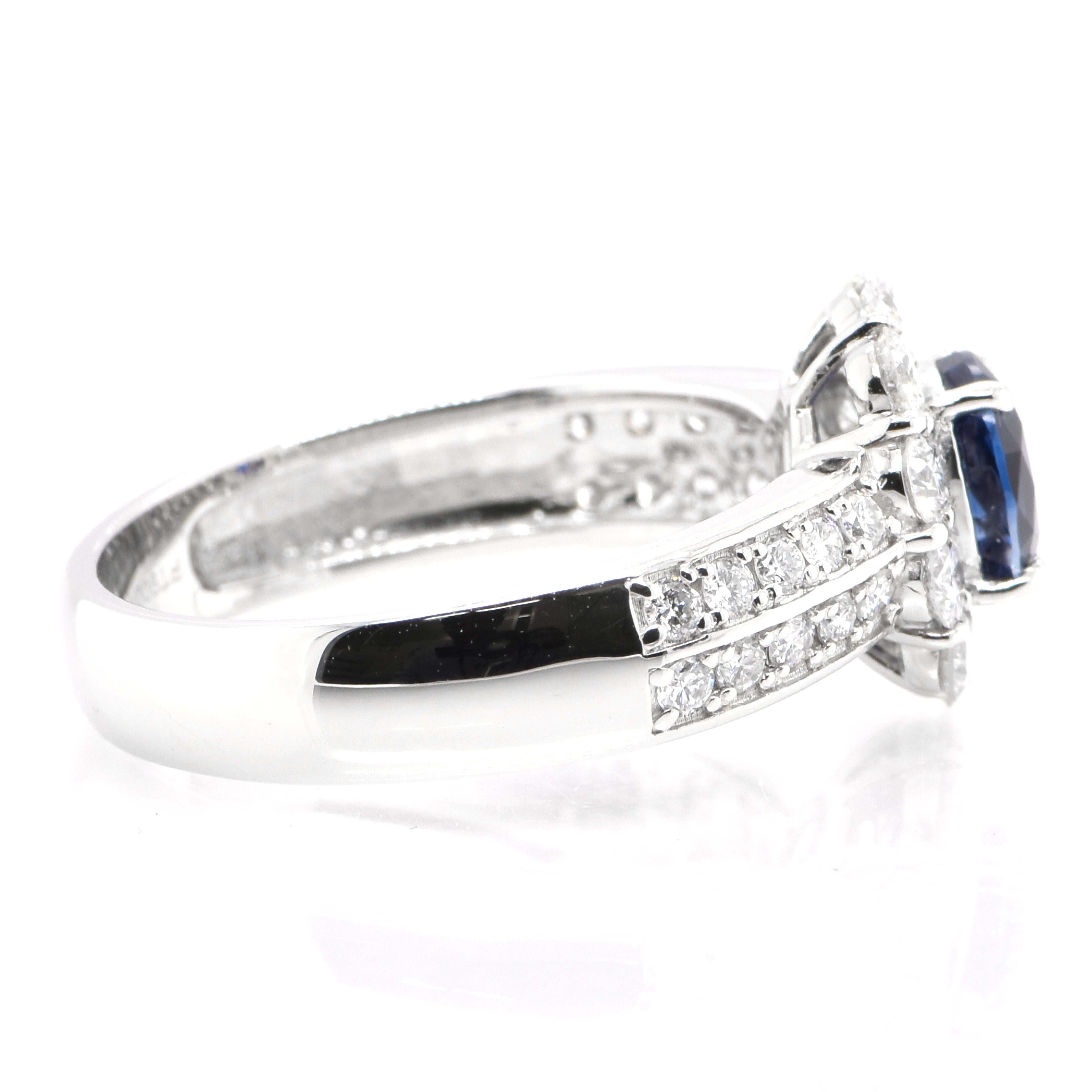 1.26 Carat Natural Blue Sapphire and Diamond Halo Ring Set in Platinum In New Condition For Sale In Tokyo, JP