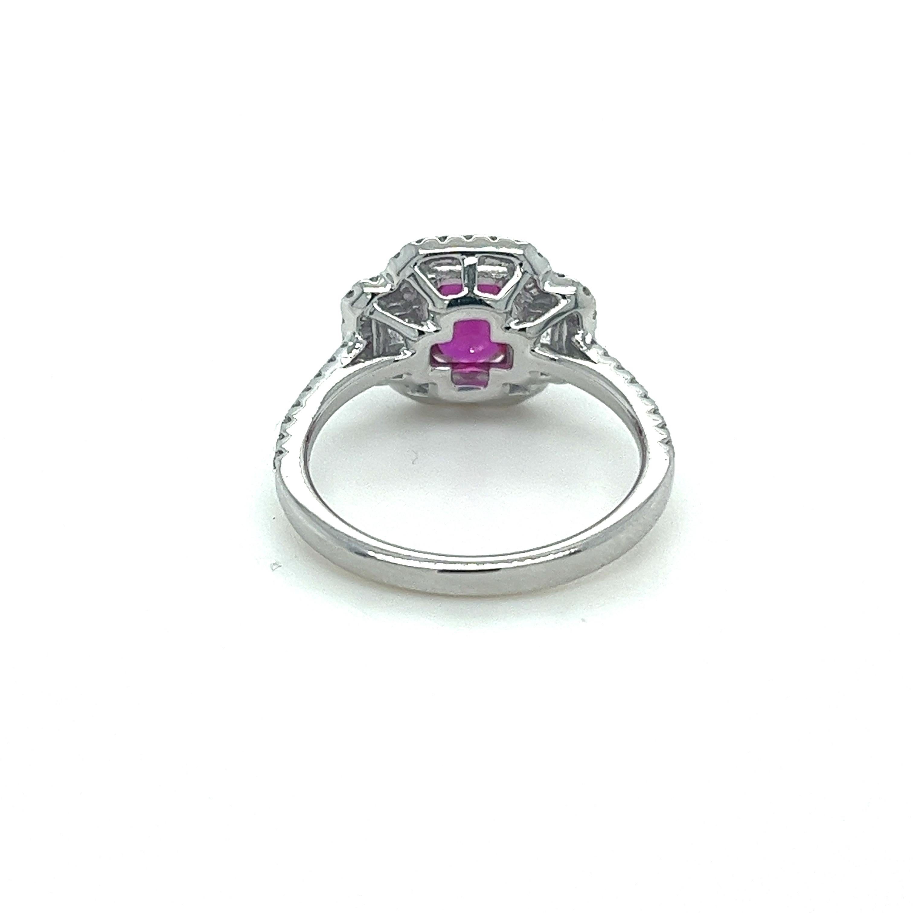 Taille ovale 1.26 Carat No Heat Ruby & Diamond Ring in 18 Karat White Gold GIA Certified (Bague de rubis et de diamants sans chaleur en or blanc 18 carats) en vente