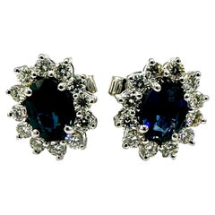Orecchini in oro bianco 18k con zaffiro ovale e diamante tondo brillante da 1,26 carati