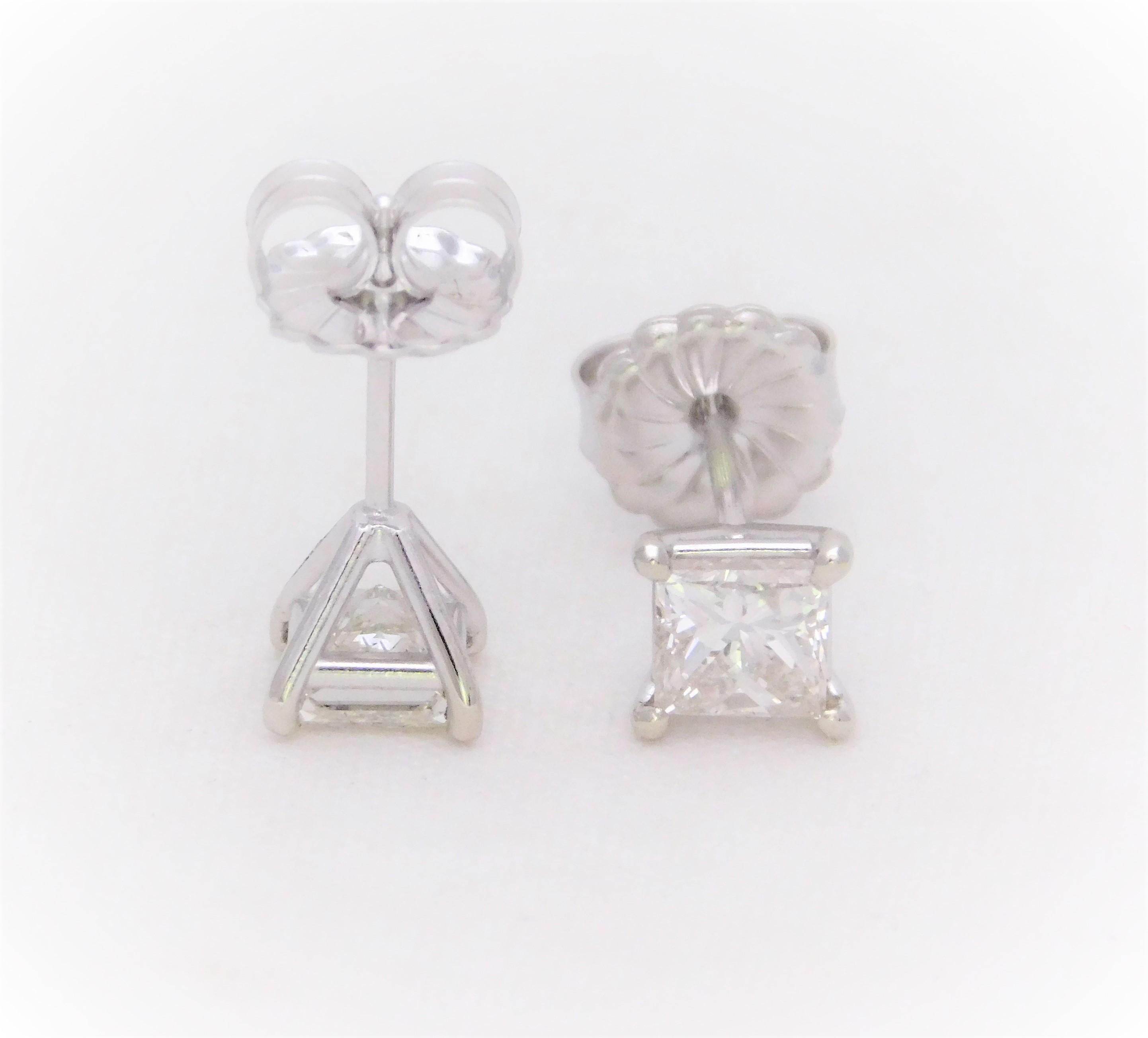 1.26 Carat Princess-Cut Diamond Stud Earrings in 18 Karat White Gold For Sale 4