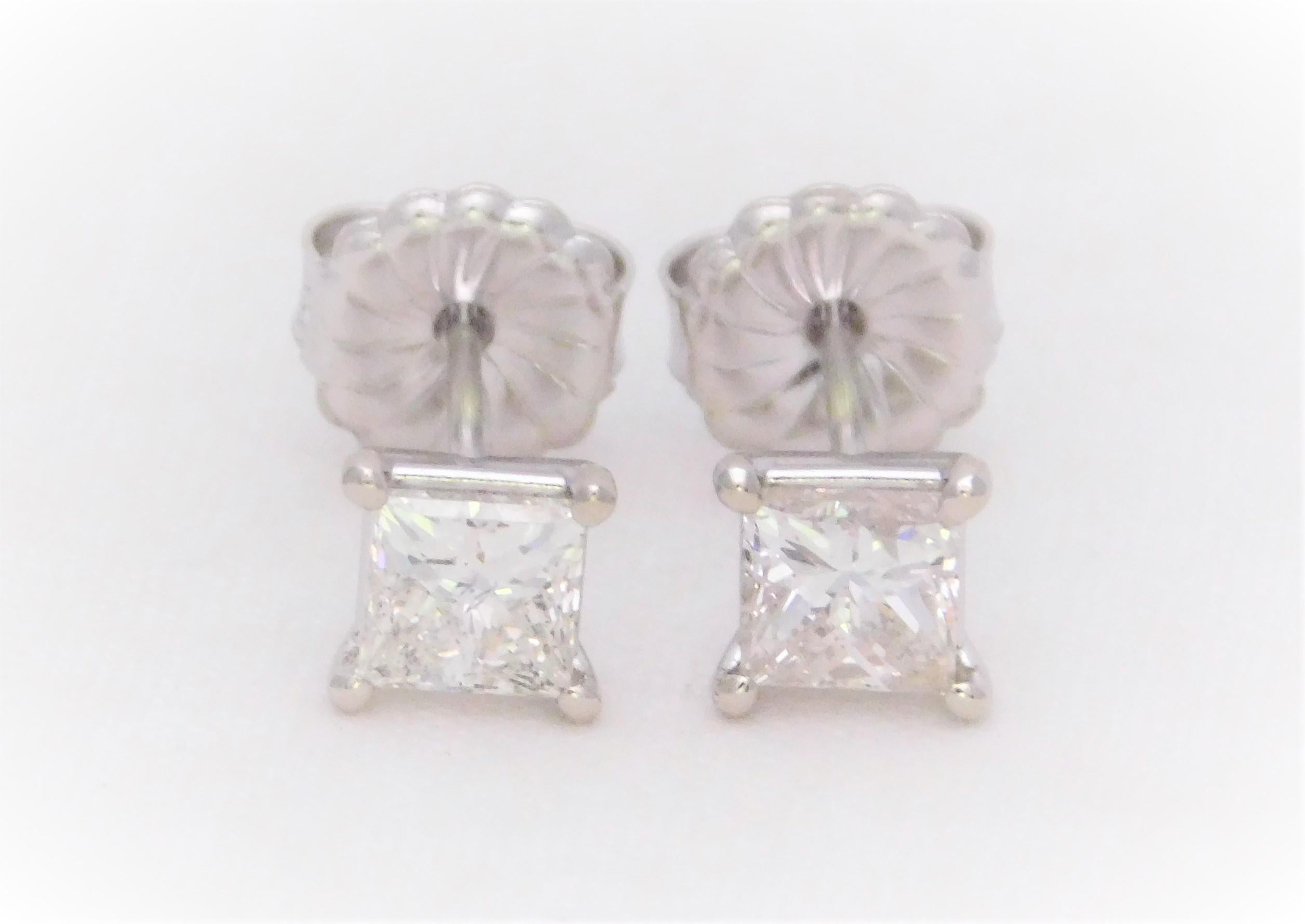 1.26 Carat Princess-Cut Diamond Stud Earrings in 18 Karat White Gold For Sale 5