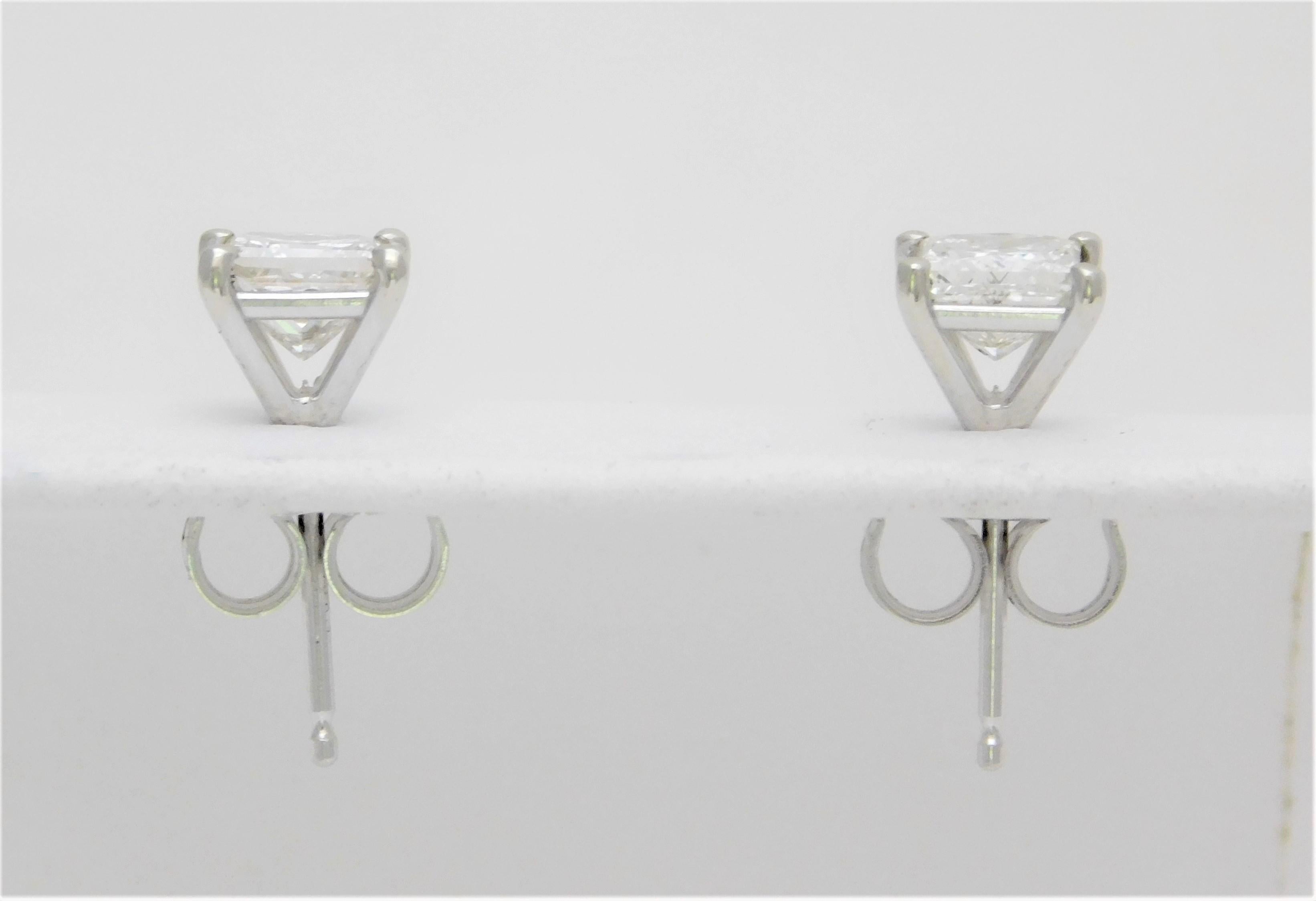1.26 Carat Princess-Cut Diamond Stud Earrings in 18 Karat White Gold For Sale 9