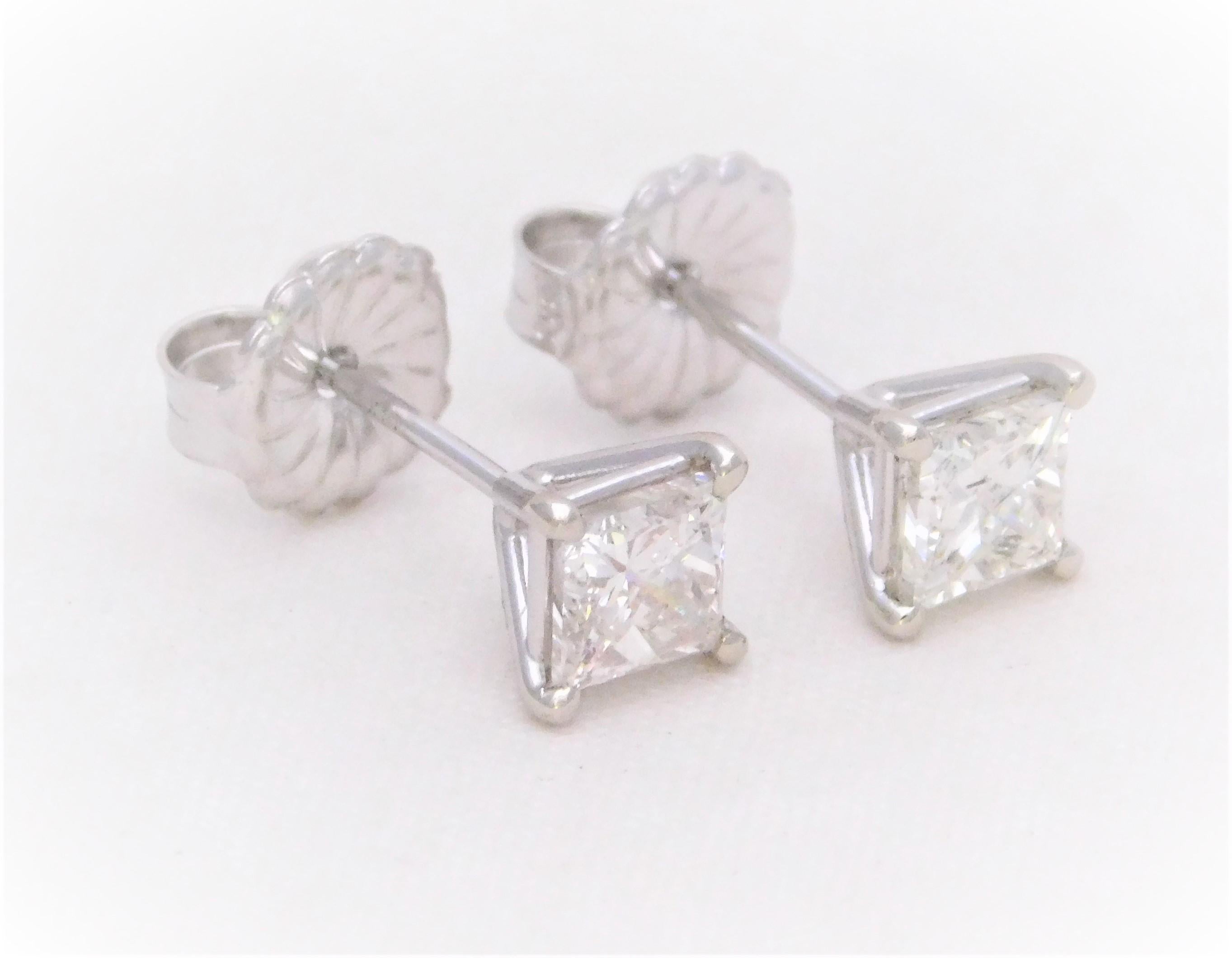 Modern 1.26 Carat Princess-Cut Diamond Stud Earrings in 18 Karat White Gold For Sale