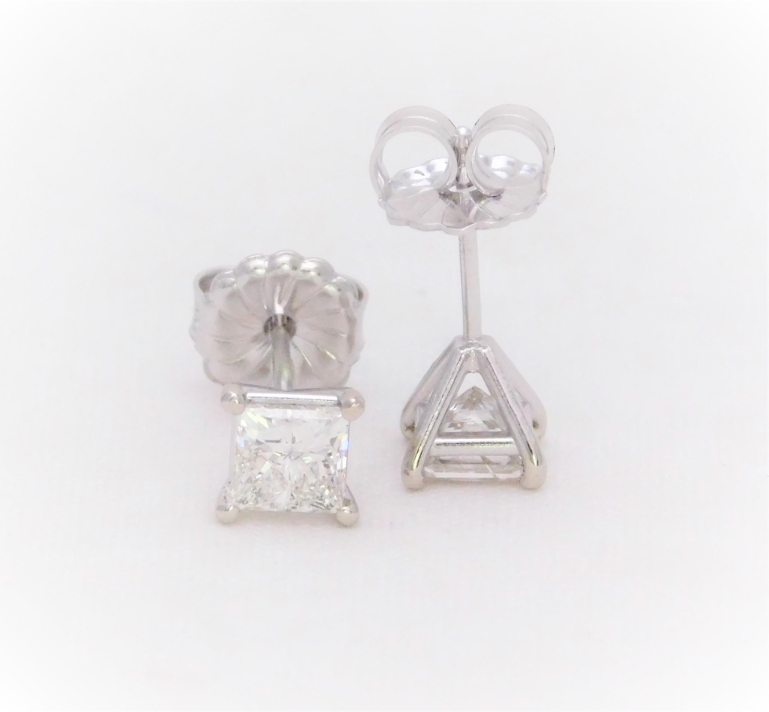 1.26 Carat Princess-Cut Diamond Stud Earrings in 18 Karat White Gold For Sale 2