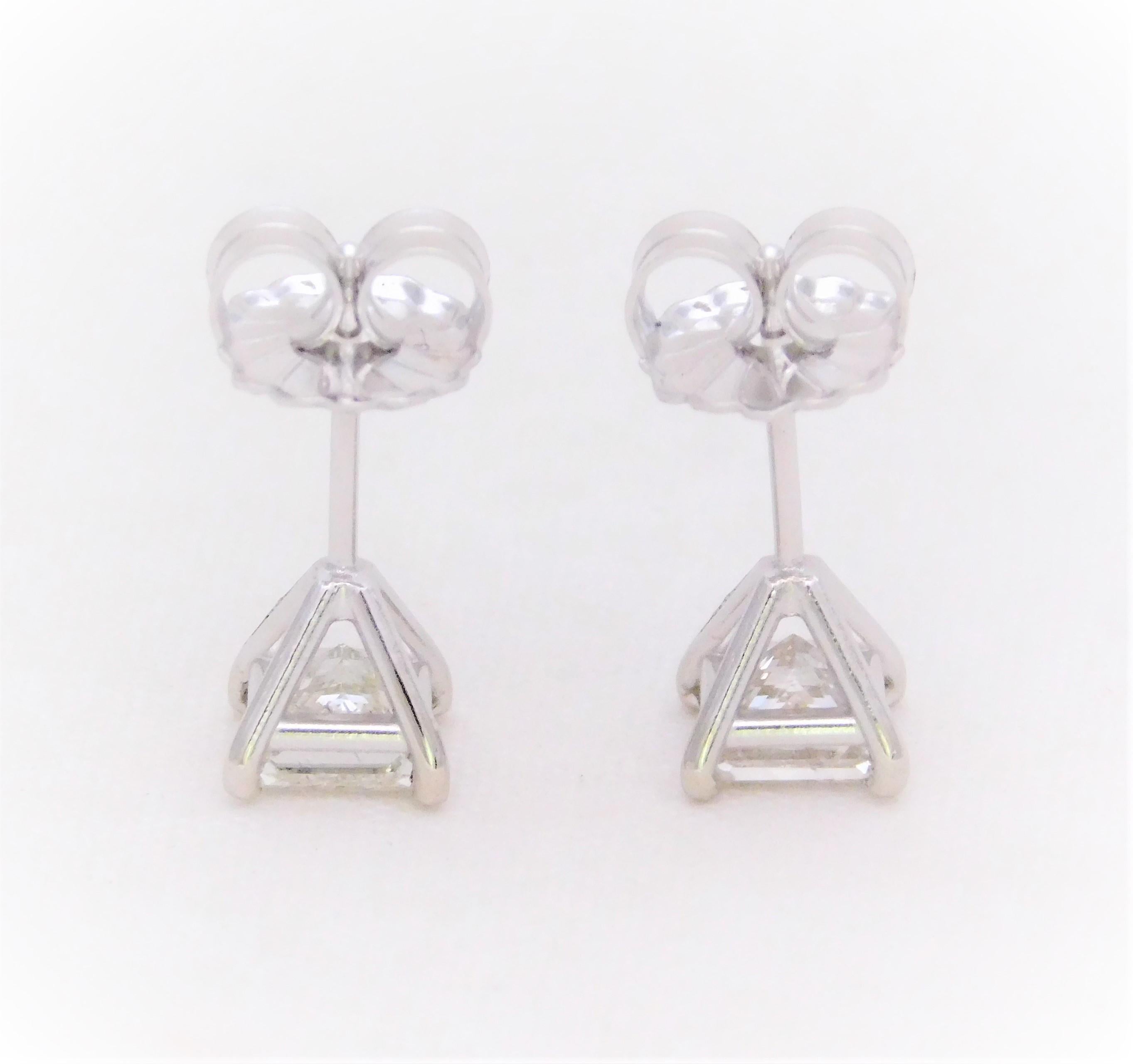 1.26 Carat Princess-Cut Diamond Stud Earrings in 18 Karat White Gold For Sale 3