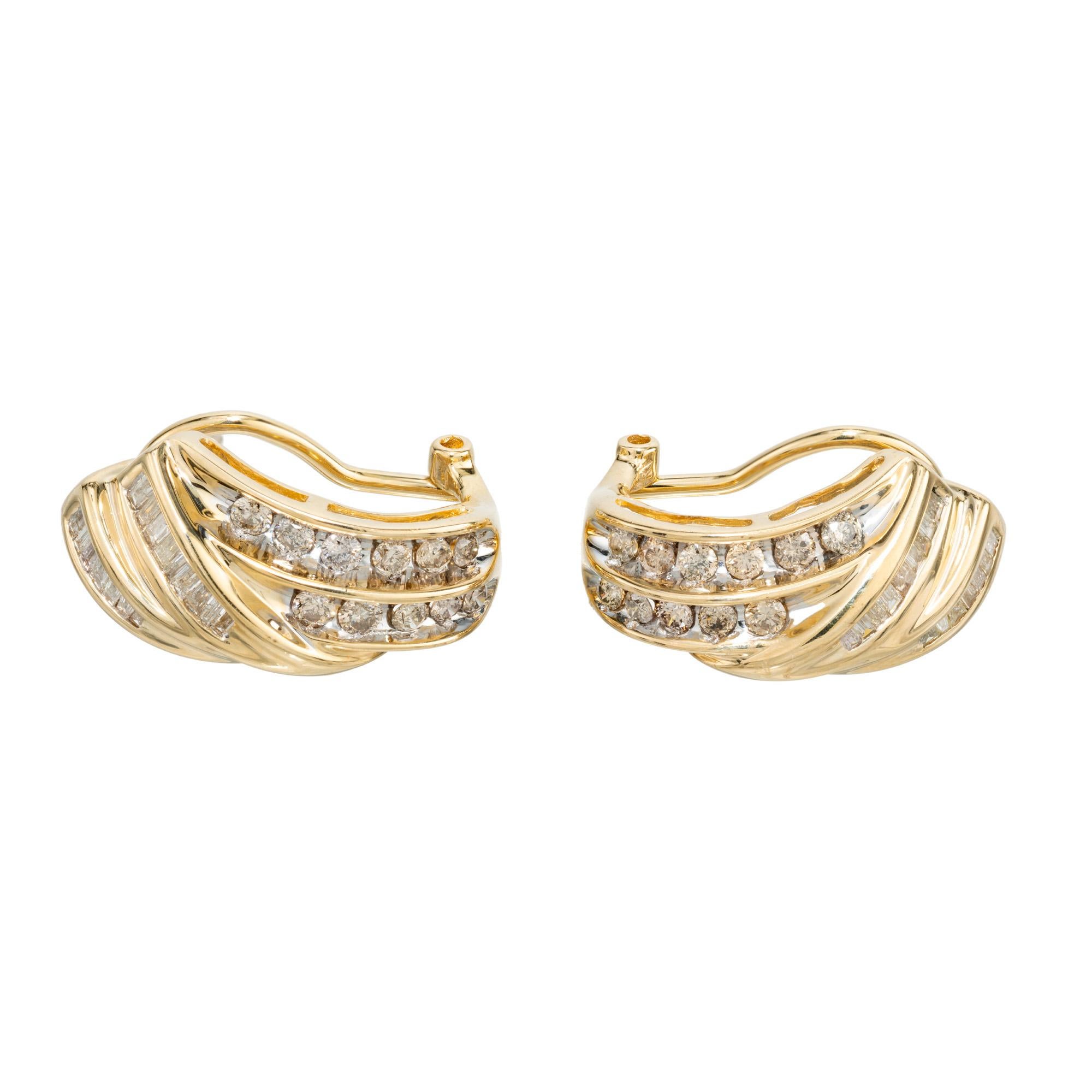 Taglio rotondo Orecchini a clip in oro giallo con diamante tondo baguette da 1,26 carati in vendita