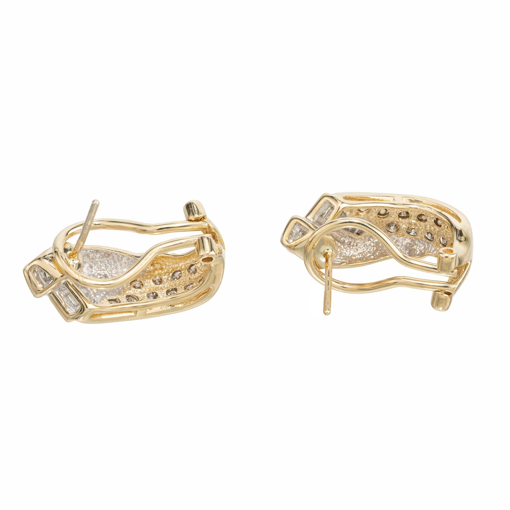 Donna Orecchini a clip in oro giallo con diamante tondo baguette da 1,26 carati in vendita