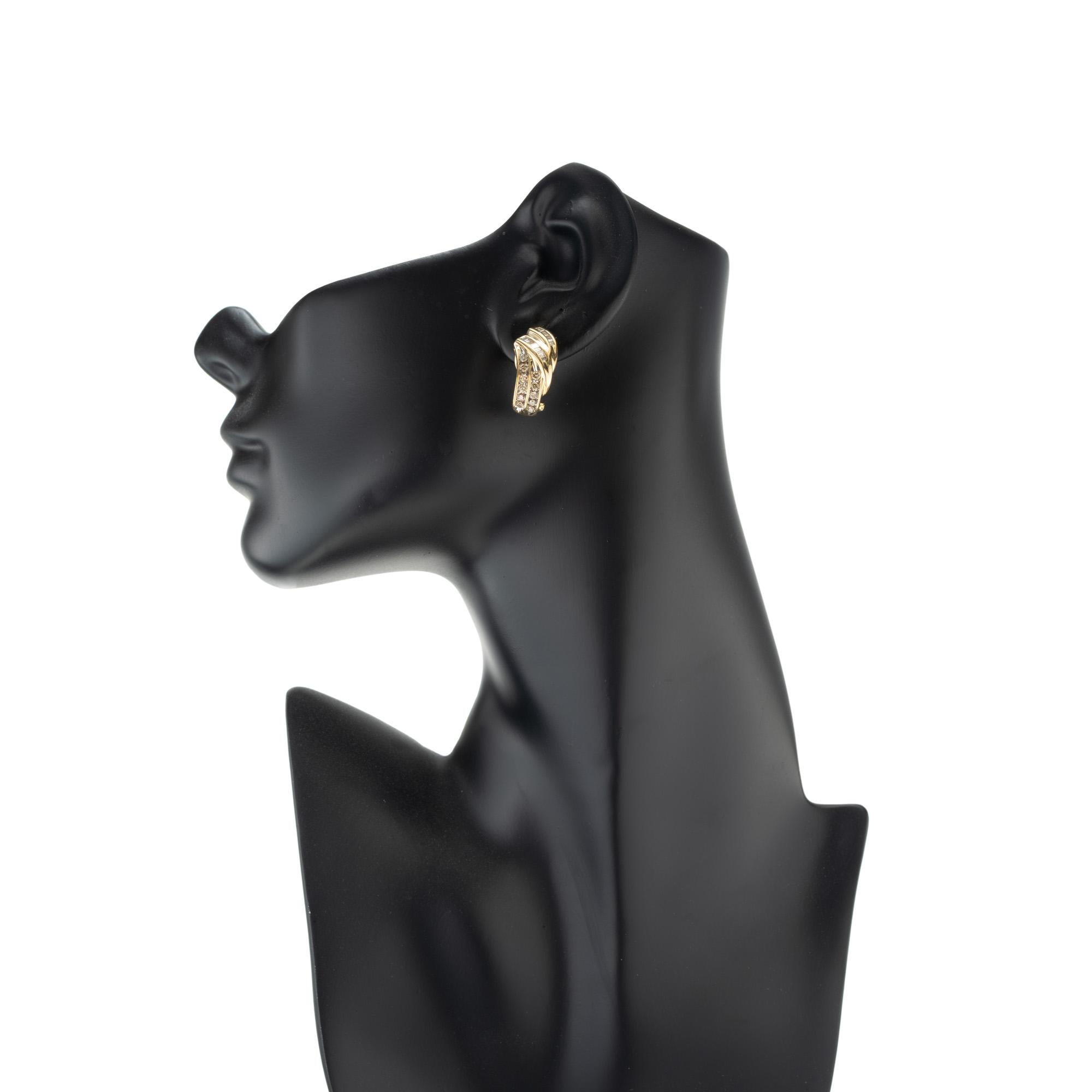 Orecchini a clip in oro giallo con diamante tondo baguette da 1,26 carati in vendita 2