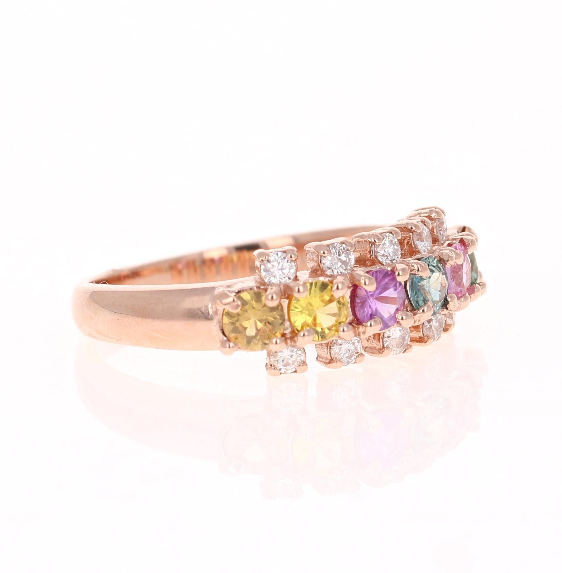 Schöner und einzigartiger Ring mit mehreren Saphiren und Diamanten

Dieser Ring hat 6 rund geschliffene natürliche mehrfarbige Saphire mit einem Gewicht von 1,01 Karat. Es hat auch 10 Rundschliff Diamanten, die 0,25 Karat wiegen. Reinheit: SI und