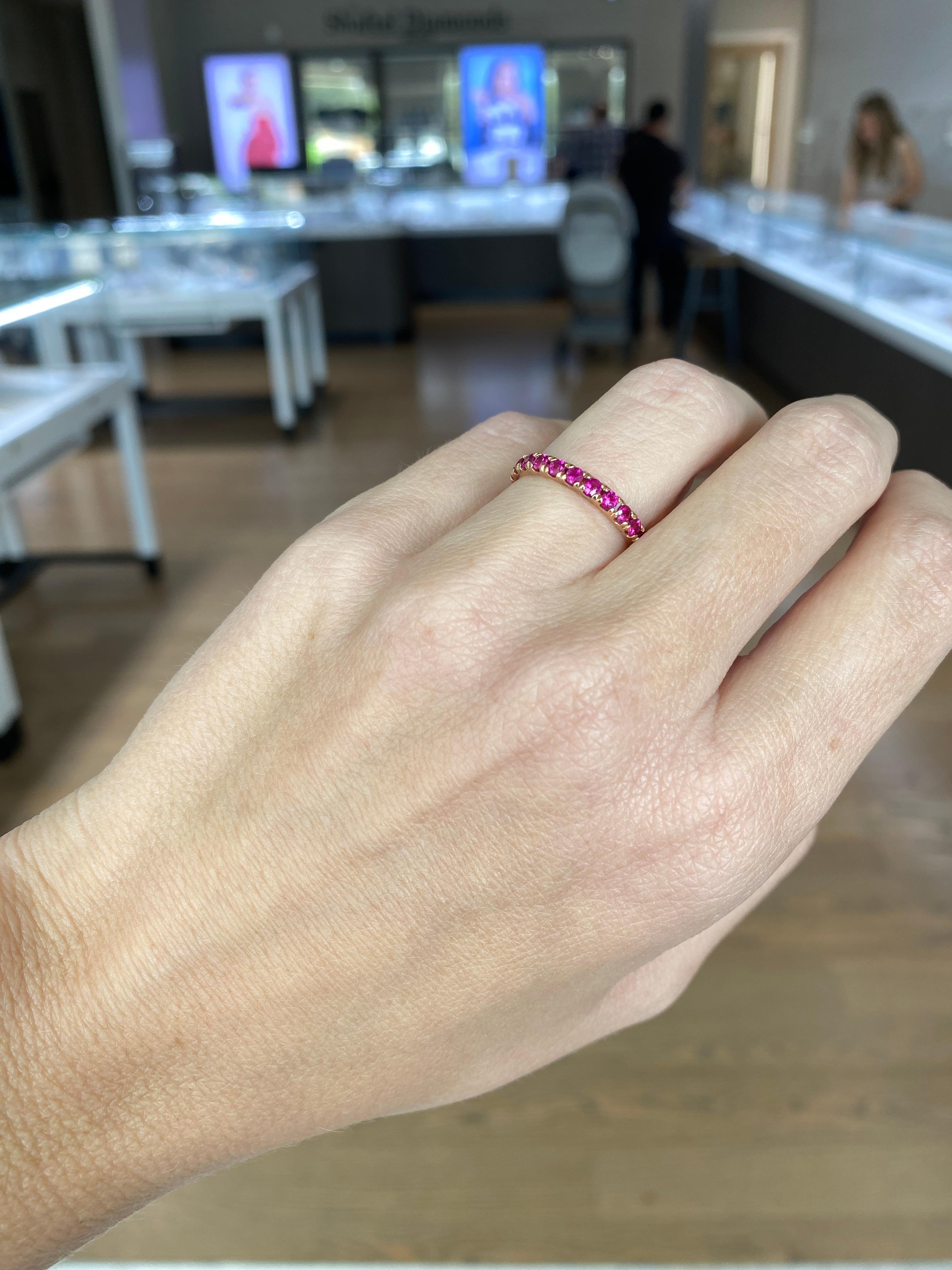Anneau empilable en or rose 14 carats avec saphir rose naturel d'un poids total de 1,26 carat Neuf - En vente à Houston, TX