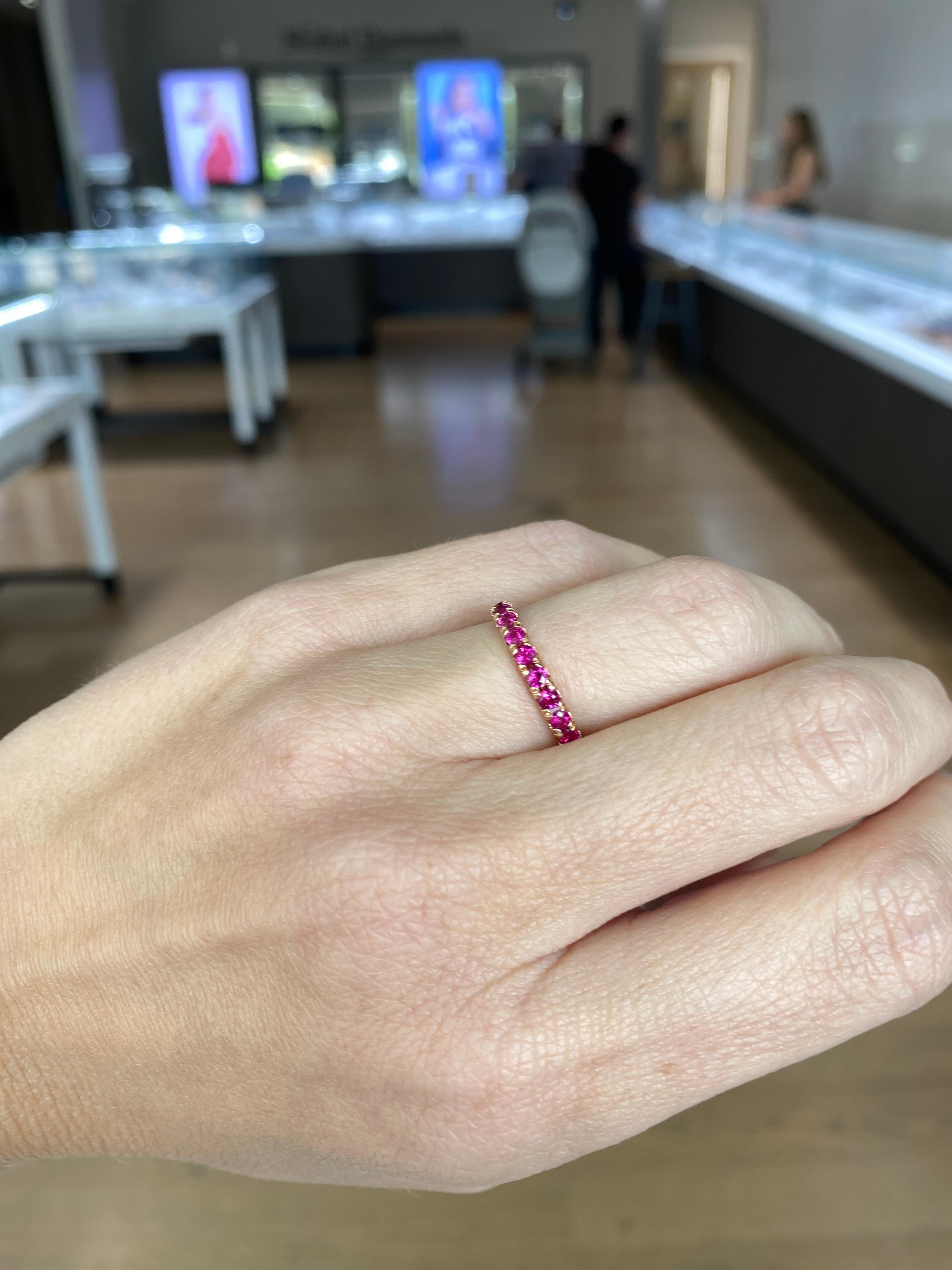 Anneau empilable en or rose 14 carats avec saphir rose naturel d'un poids total de 1,26 carat en vente 1